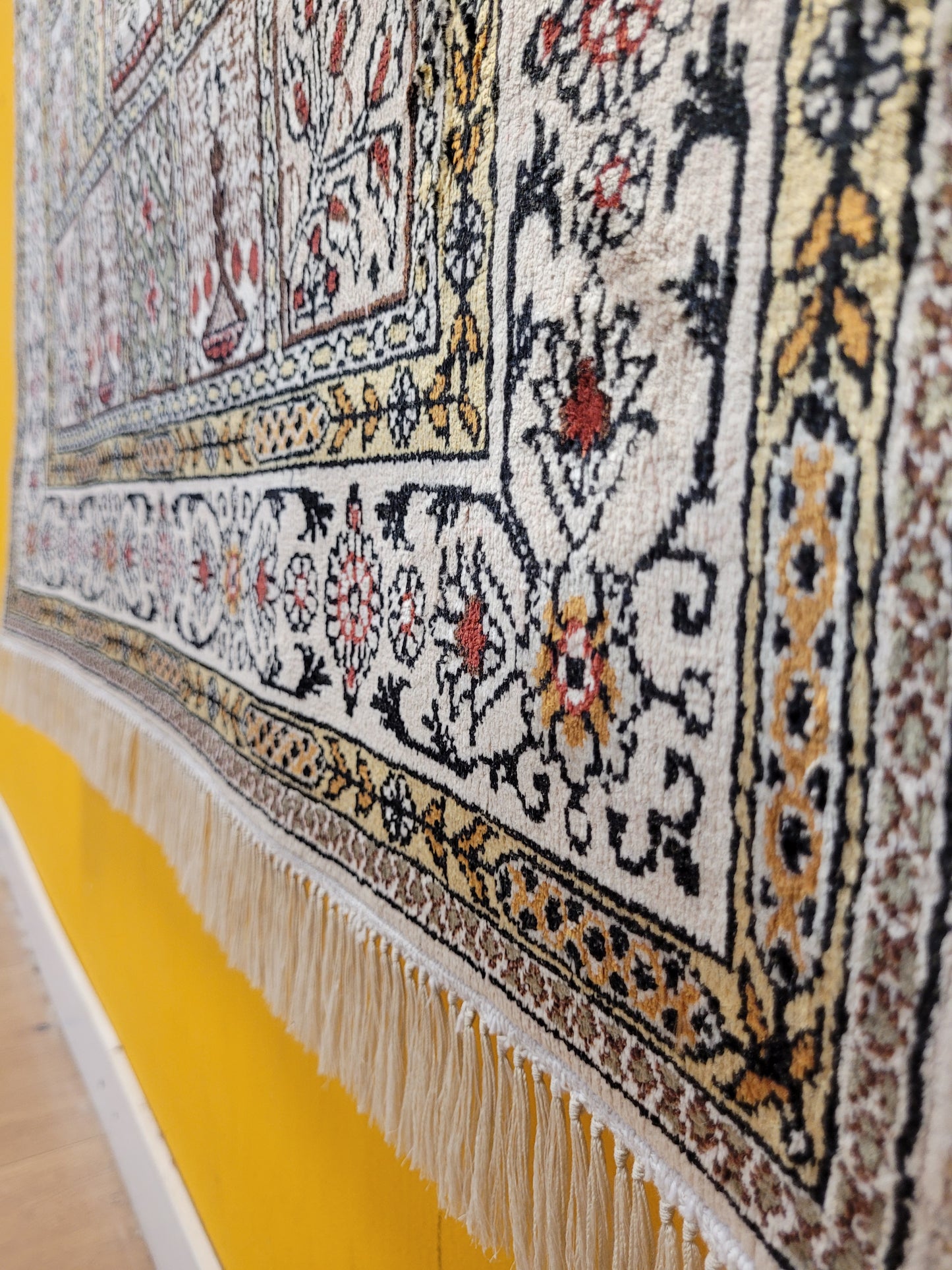 Hereke Teppich Seide feine Knüpfung Feldermotiv