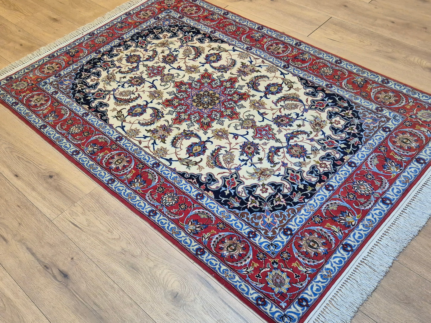 Isfahan Teppich Korkwolle mit Seide Medaillon fein