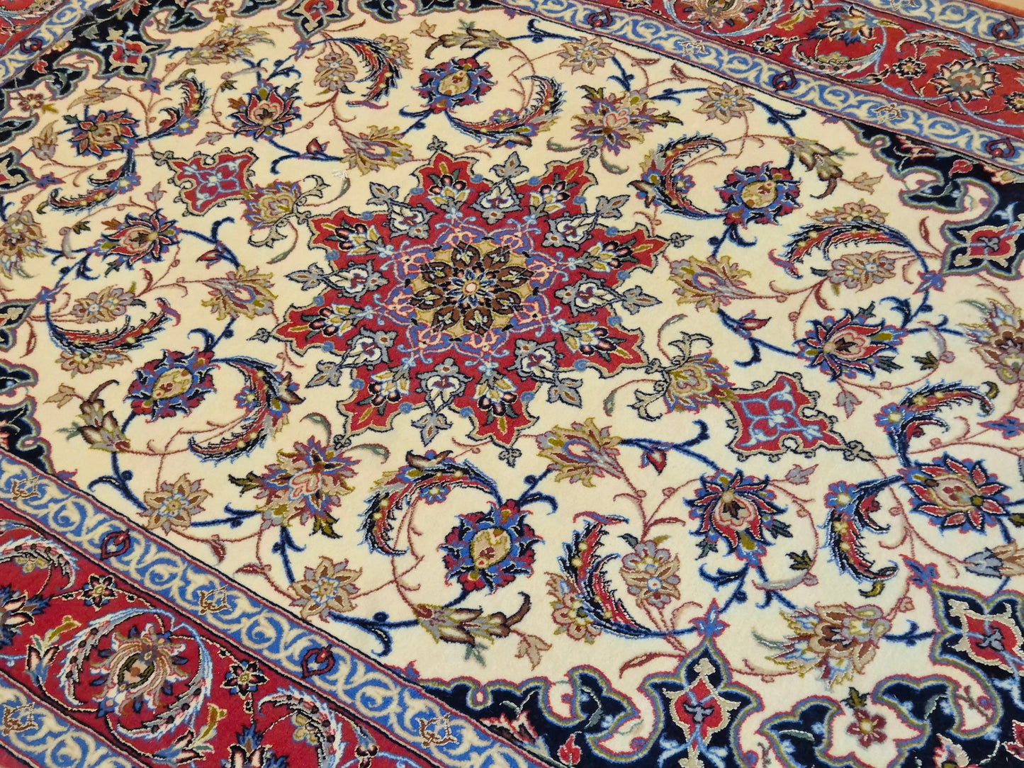 Isfahan Teppich Korkwolle mit Seide Medaillon fein