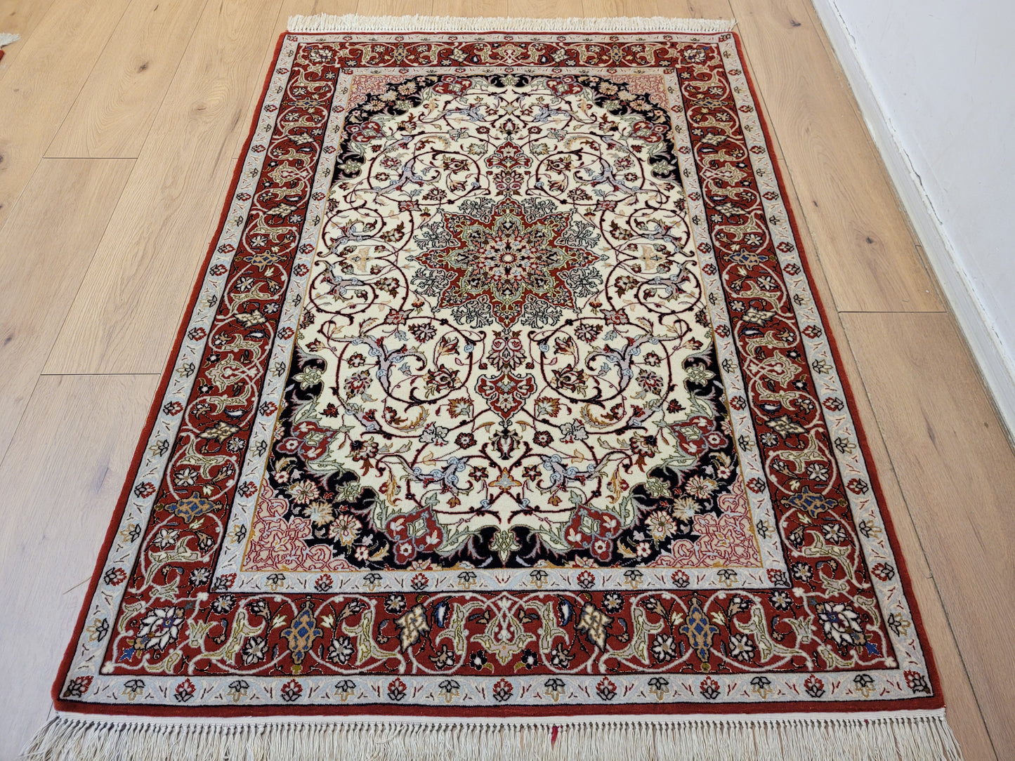 Isfahan Teppich Korkwolle Seide fein handgeknüpft