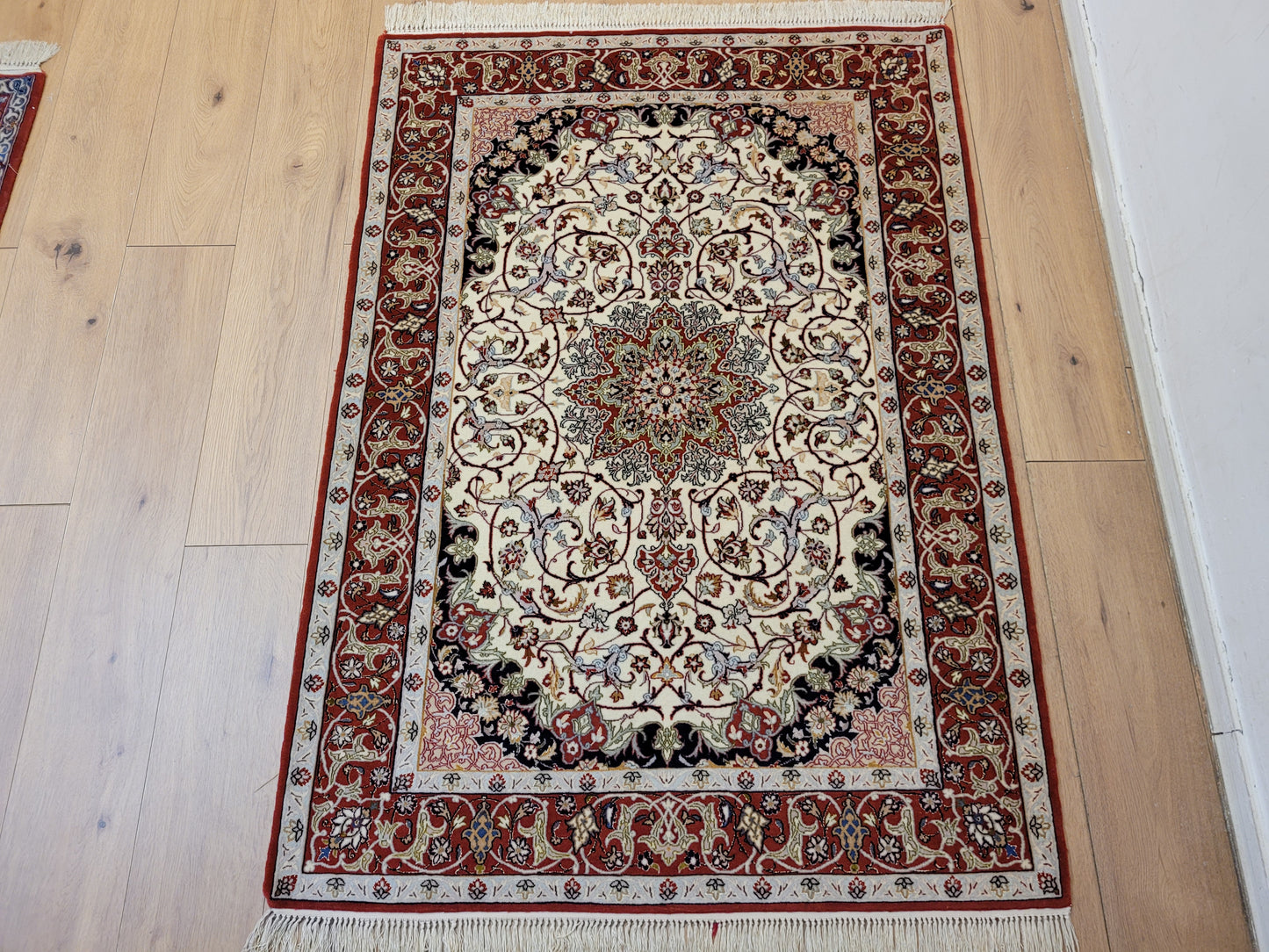 Isfahan Teppich Korkwolle Seide fein handgeknüpft