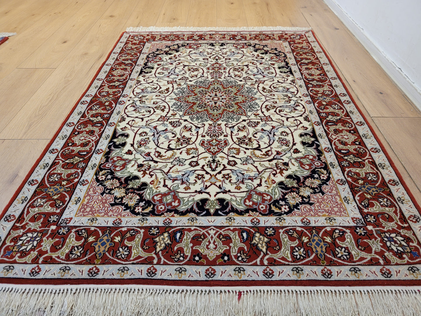 Isfahan Teppich Korkwolle Seide fein handgeknüpft