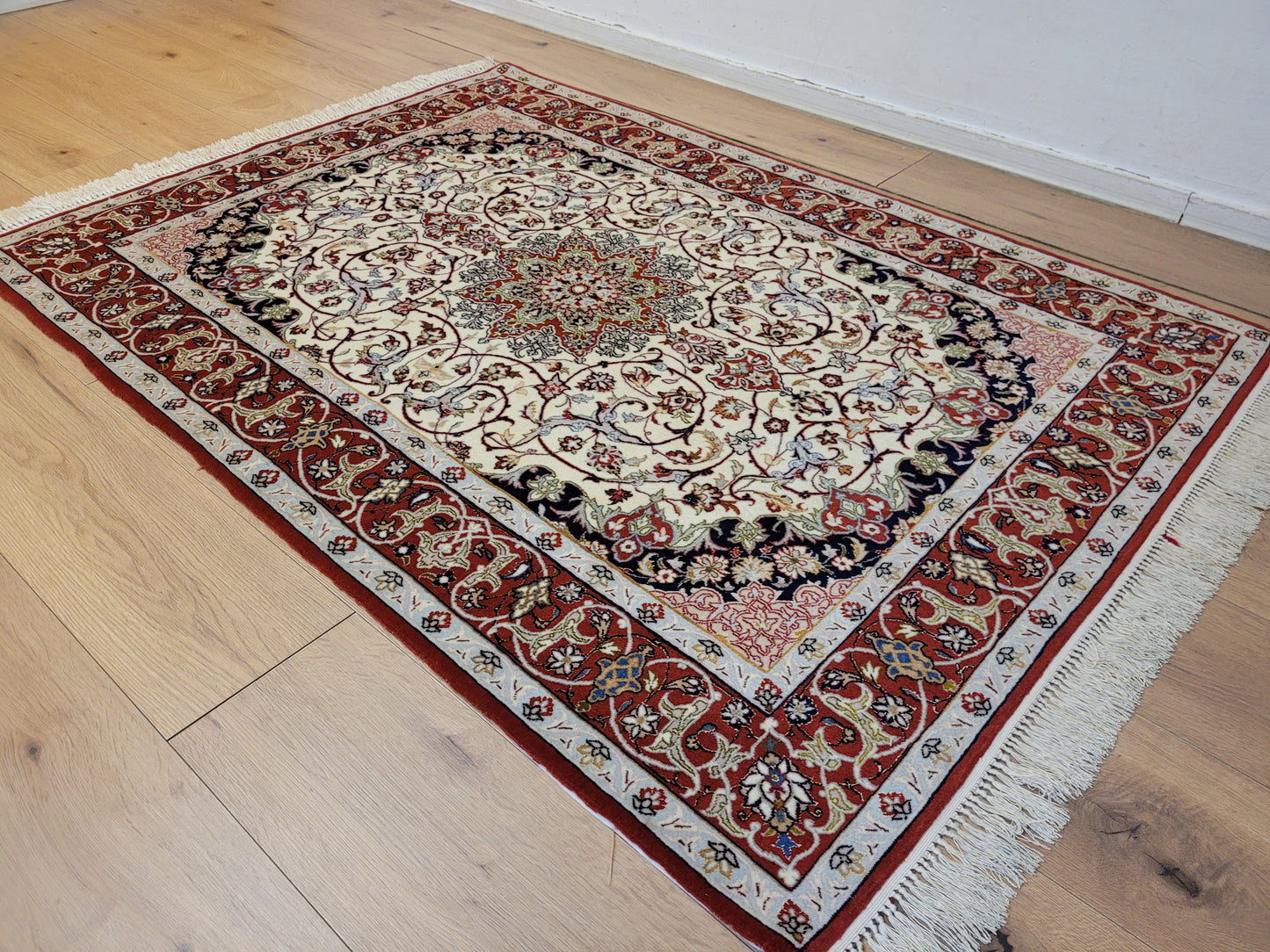 Isfahan Teppich Korkwolle Seide fein handgeknüpft