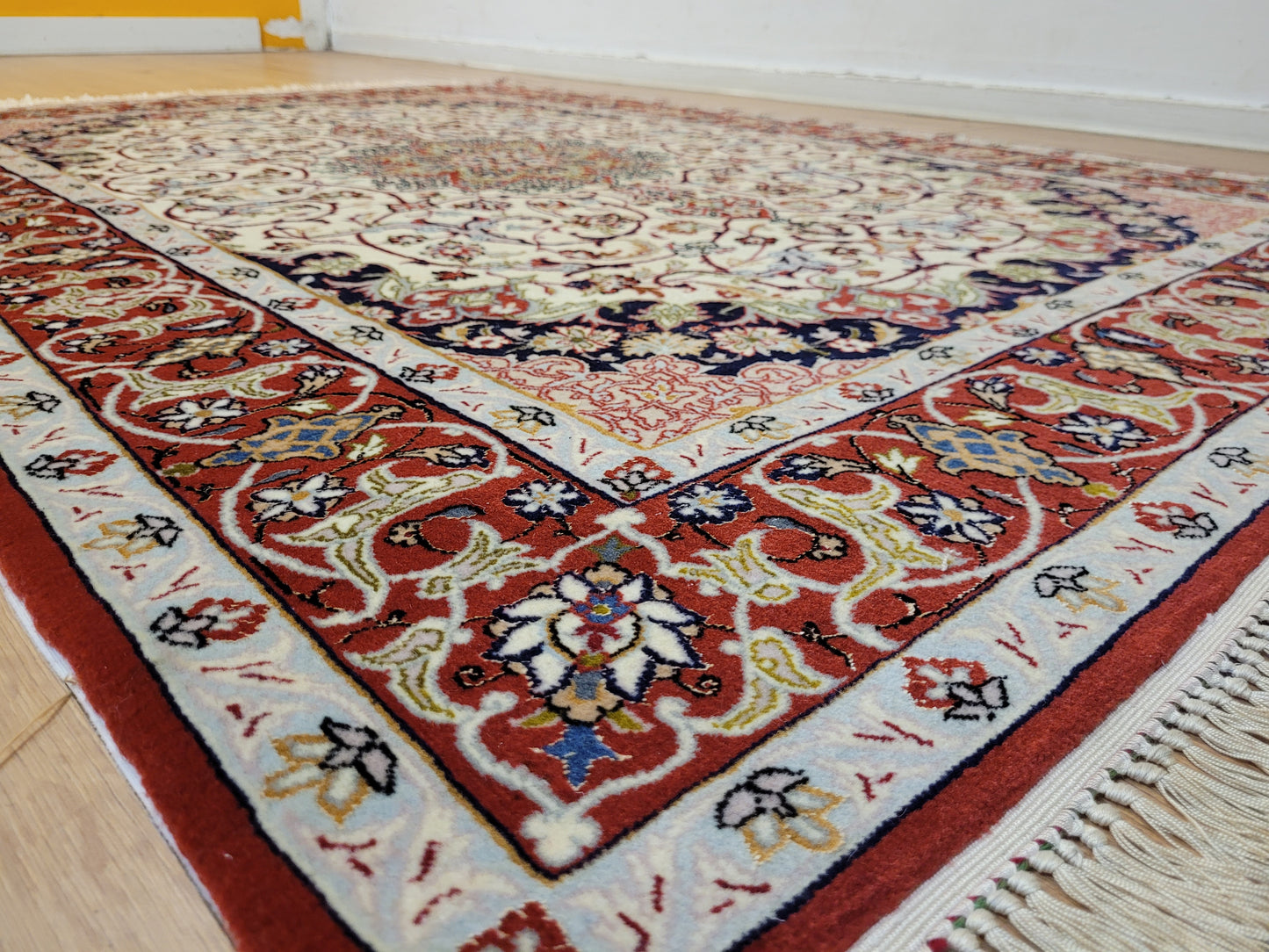 Isfahan Teppich Korkwolle Seide fein handgeknüpft