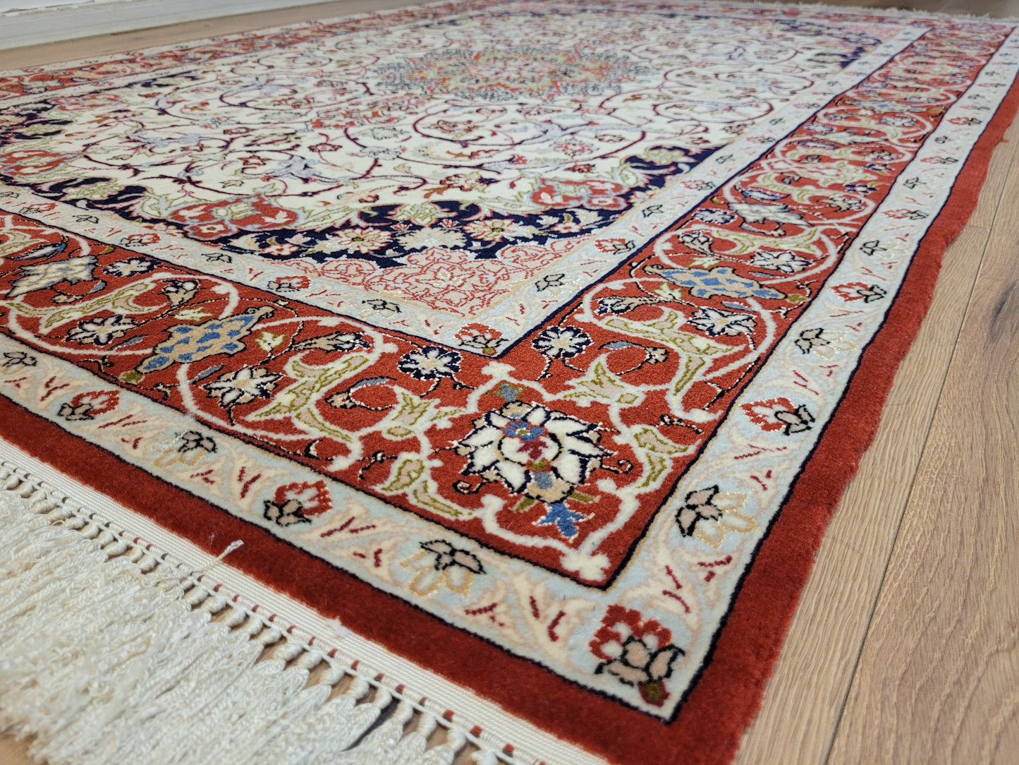 Isfahan Teppich Korkwolle Seide fein handgeknüpft