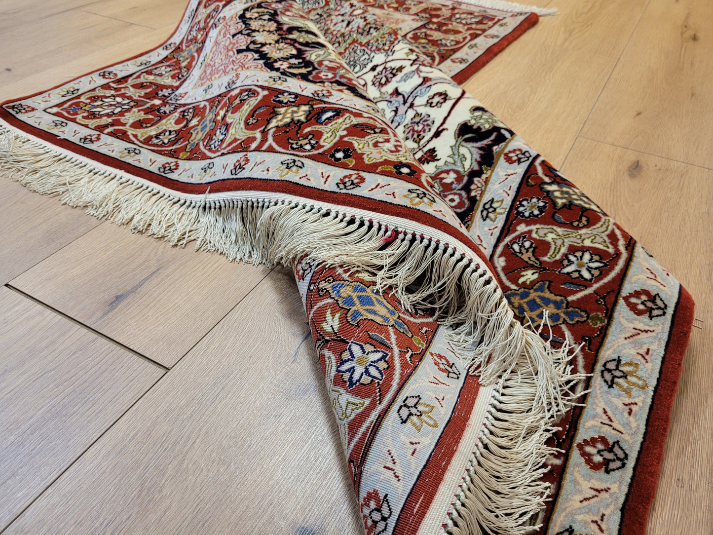 Isfahan Teppich Korkwolle Seide fein handgeknüpft