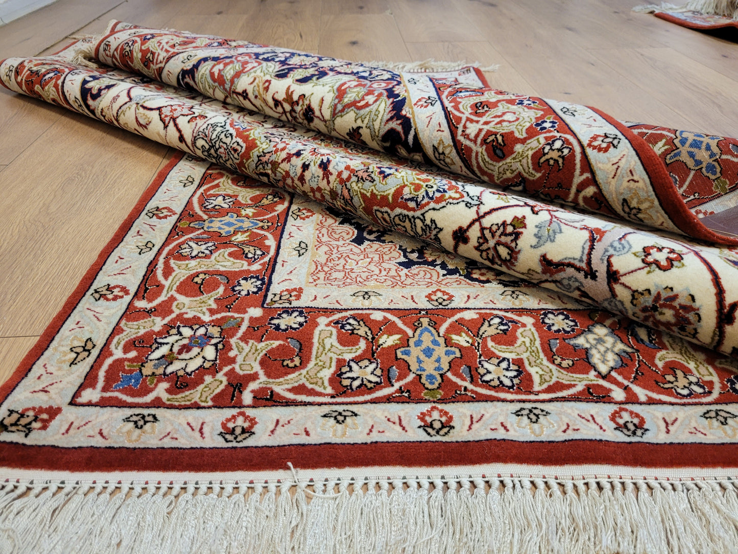 Isfahan Teppich Korkwolle Seide fein handgeknüpft