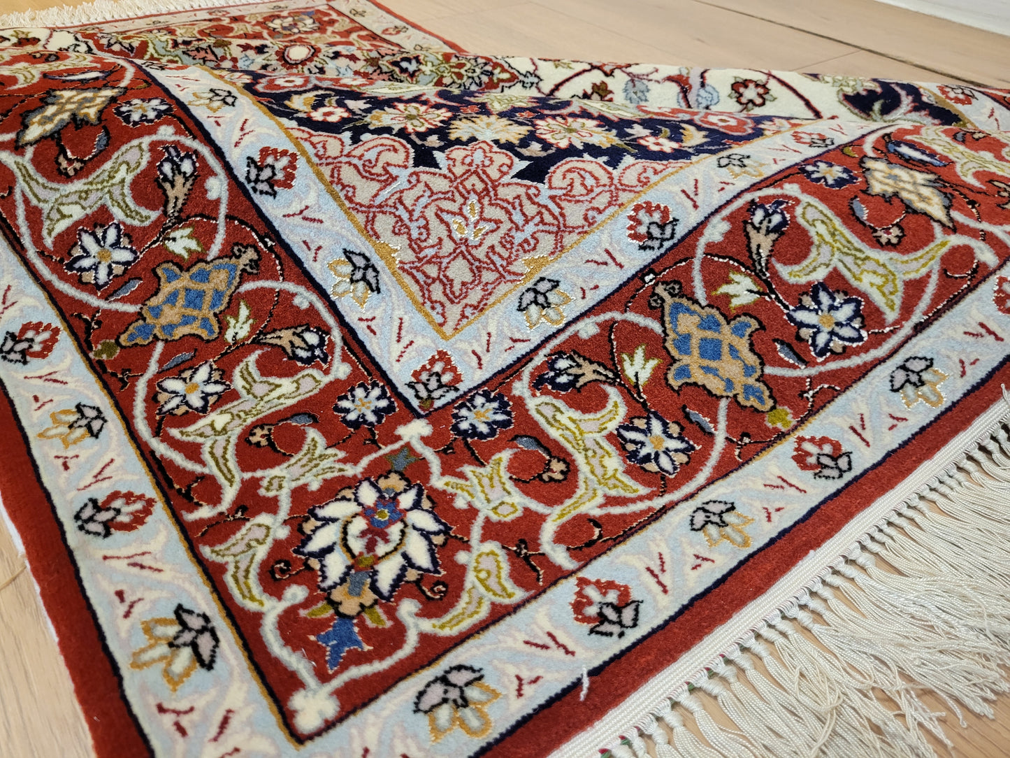 Isfahan Teppich Korkwolle Seide fein handgeknüpft