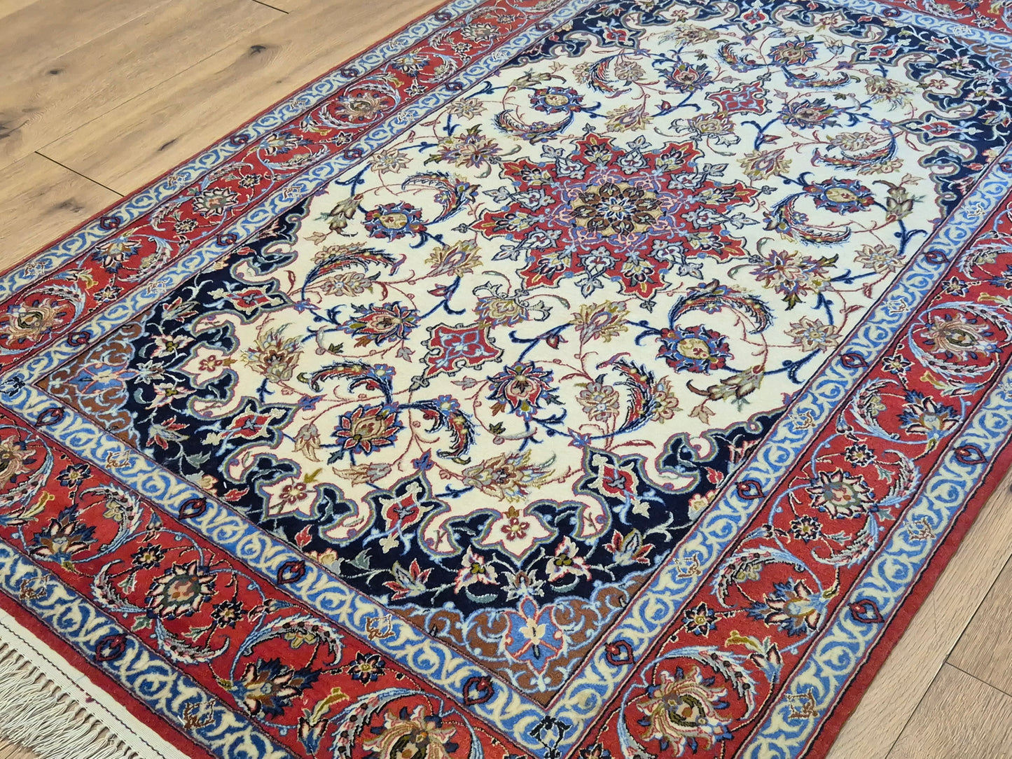 Isfahan Teppich Korkwolle mit Seide Medaillon fein