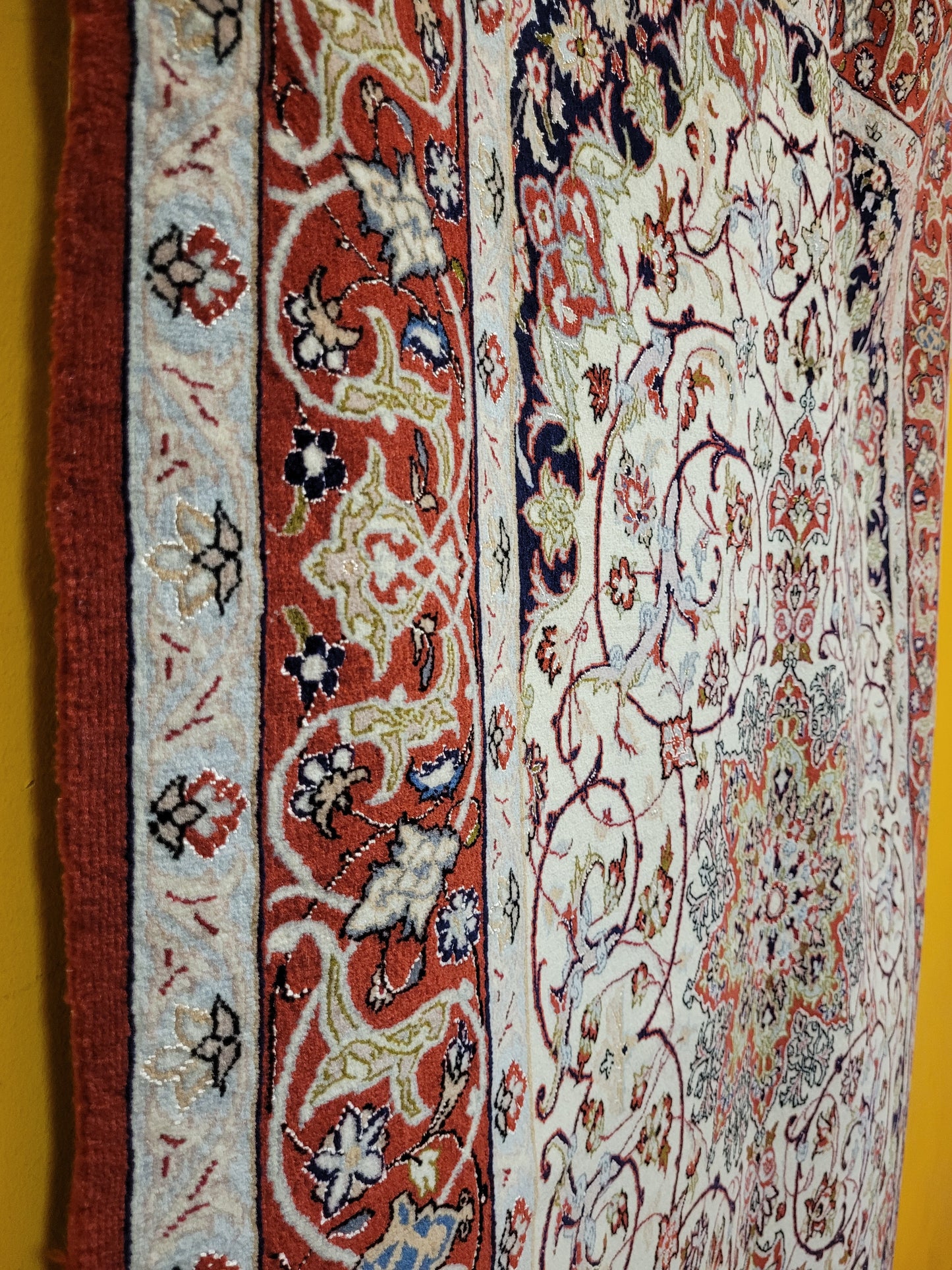 Isfahan Teppich Korkwolle Seide fein handgeknüpft