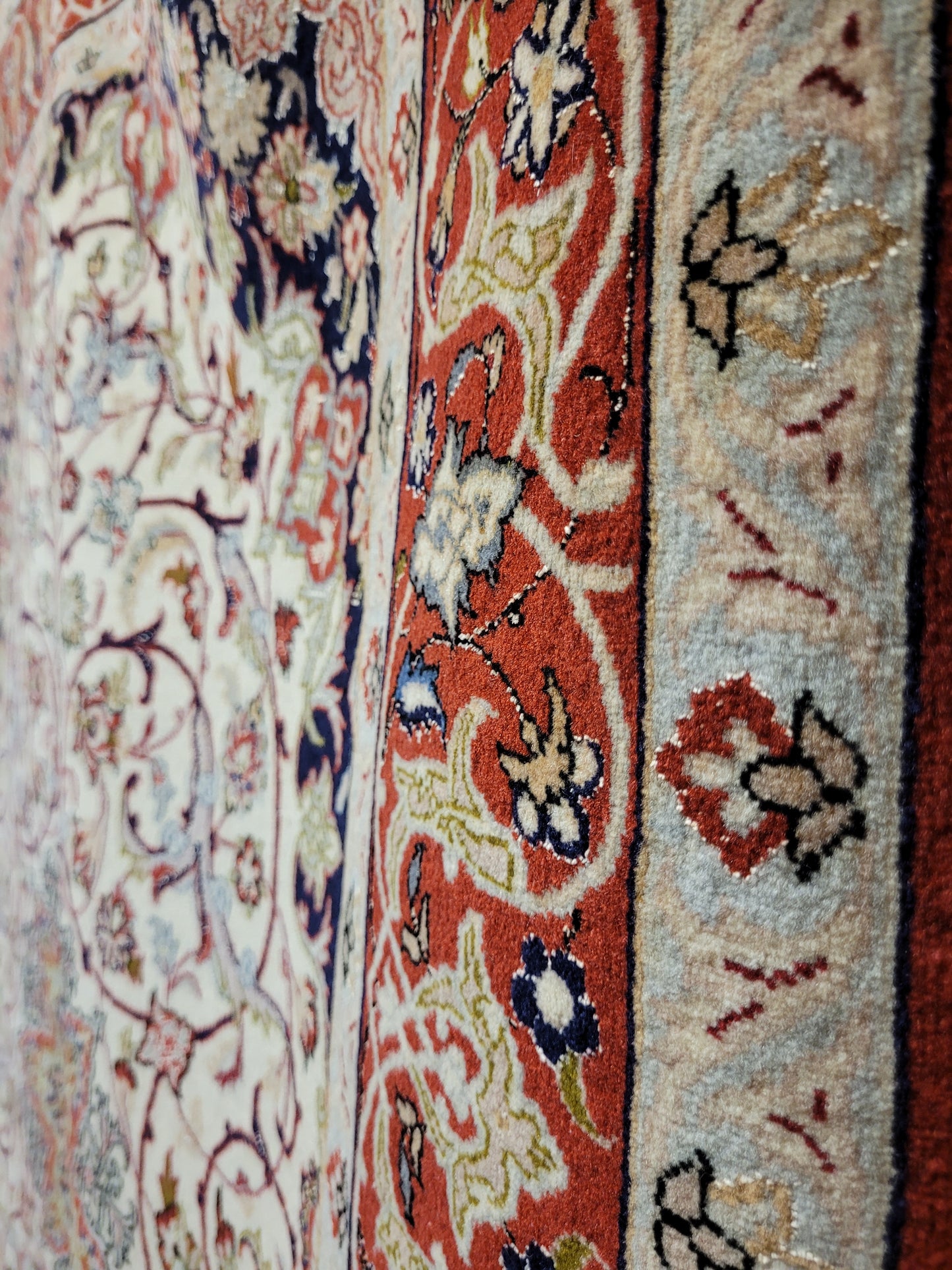 Isfahan Teppich Korkwolle Seide fein handgeknüpft