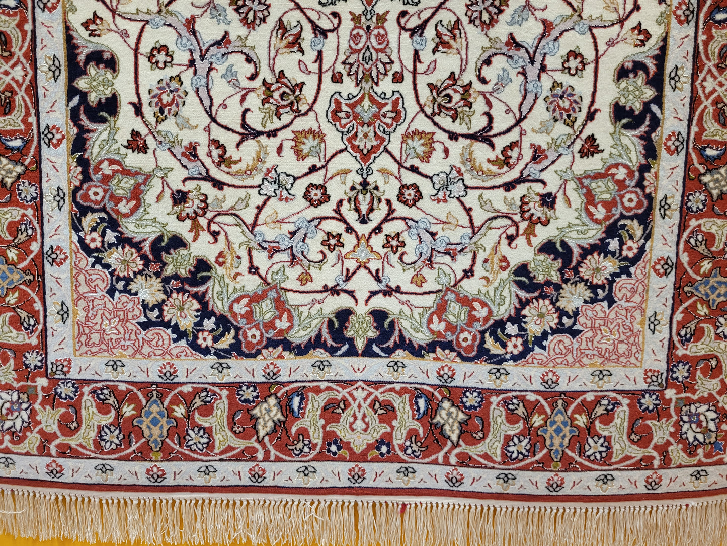 Isfahan Teppich Korkwolle Seide fein handgeknüpft