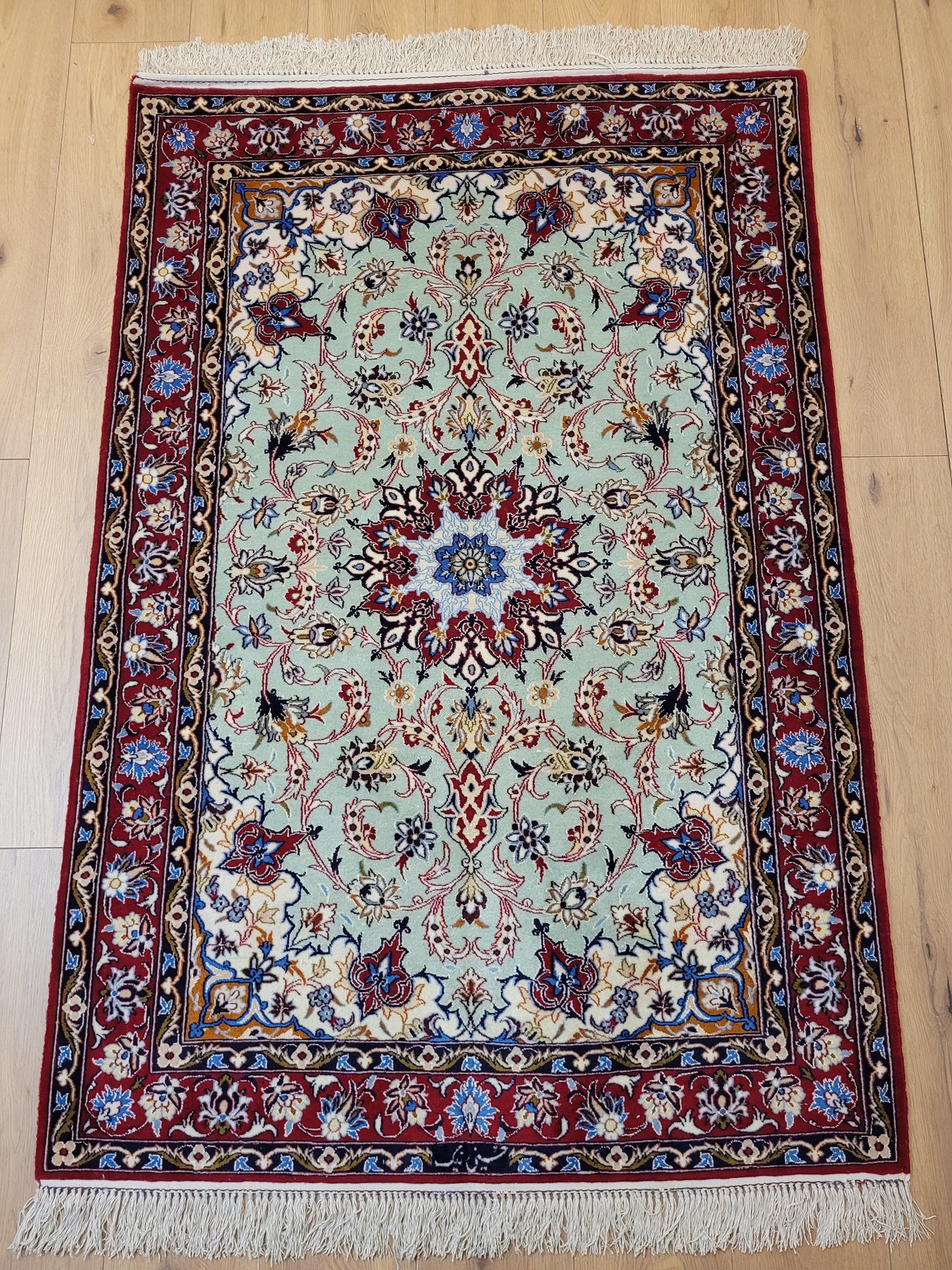 Isfahan Teppich Korkwolle Seide fein handgeknüpft