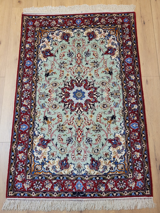 Isfahan Teppich Korkwolle Seide fein handgeknüpft