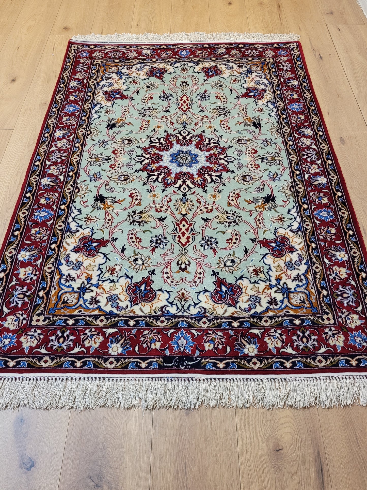 Isfahan Teppich Korkwolle Seide fein handgeknüpft