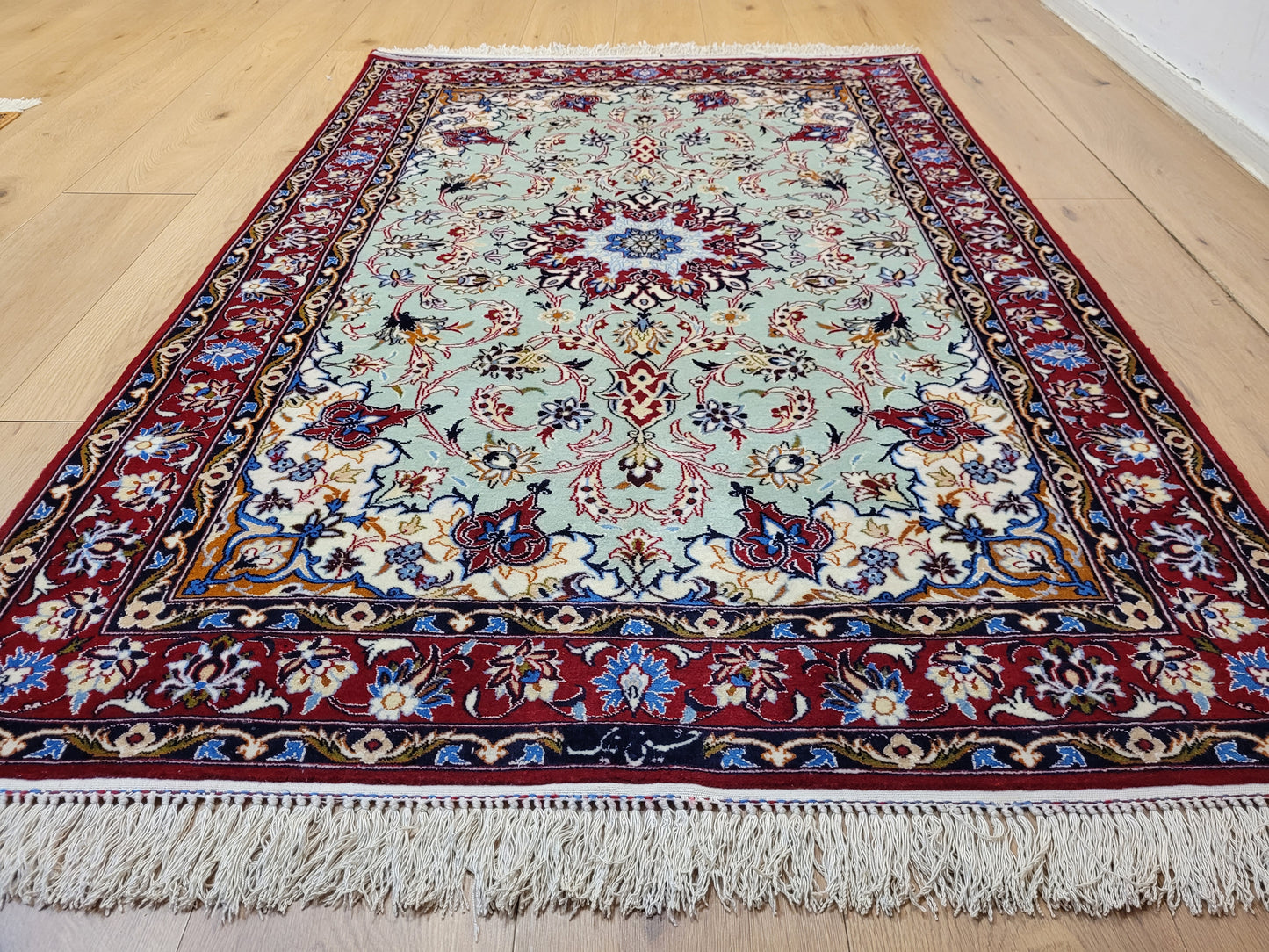 Isfahan Teppich Korkwolle Seide fein handgeknüpft