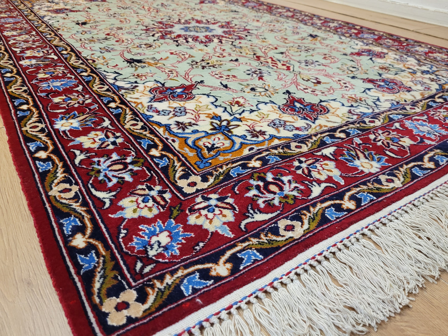 Isfahan Teppich Korkwolle Seide fein handgeknüpft