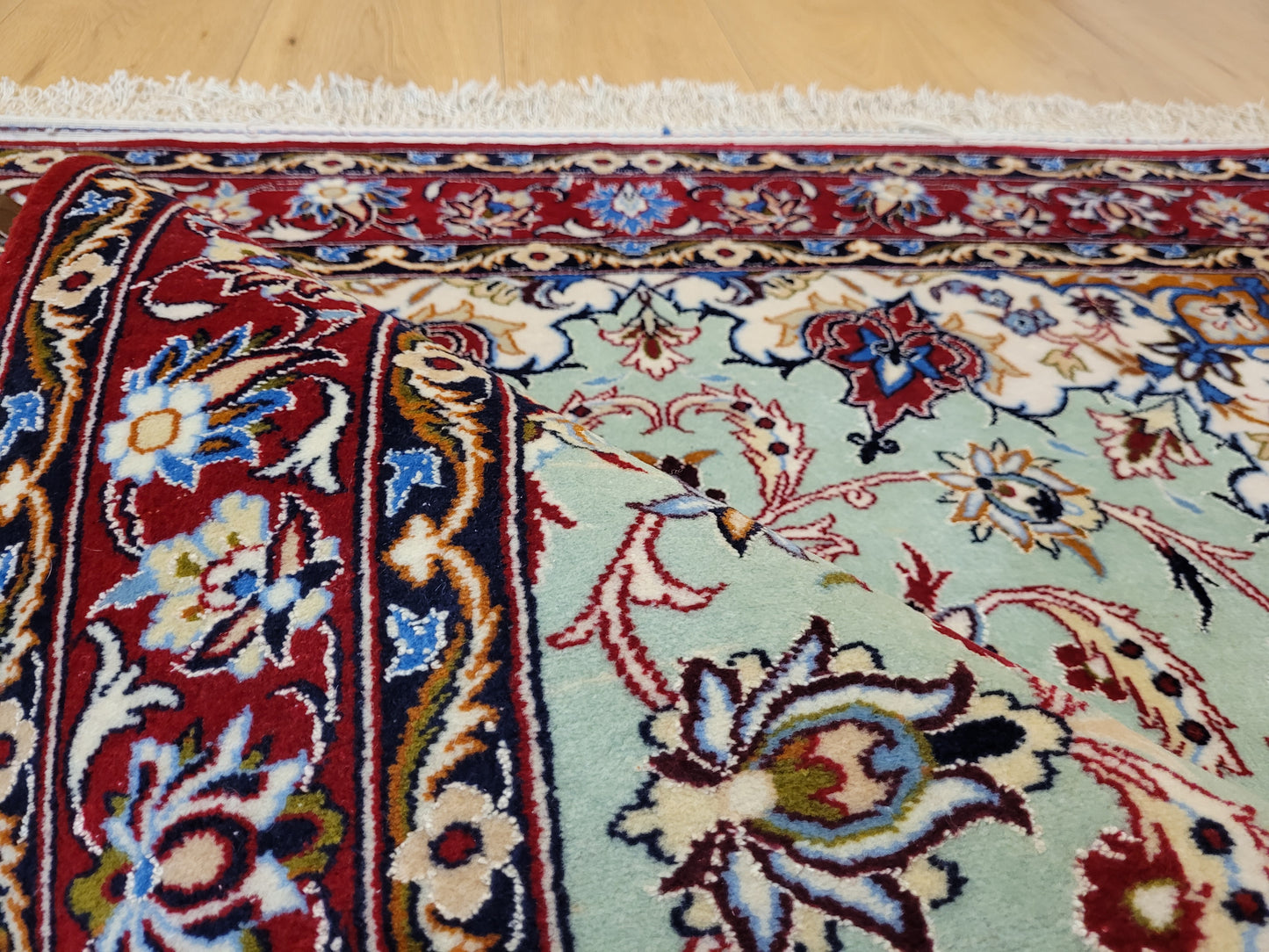 Isfahan Teppich Korkwolle Seide fein handgeknüpft