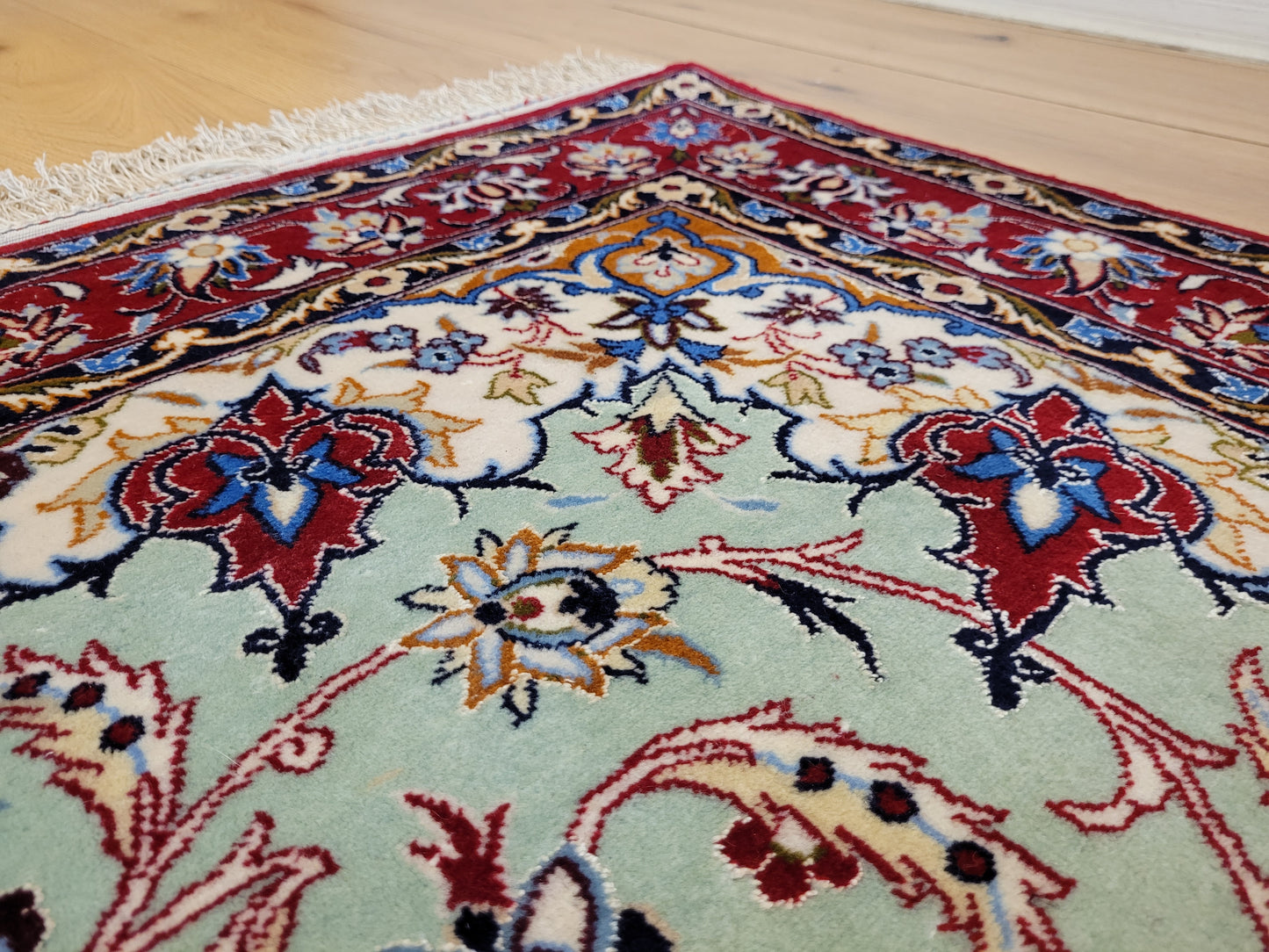 Isfahan Teppich Korkwolle Seide fein handgeknüpft