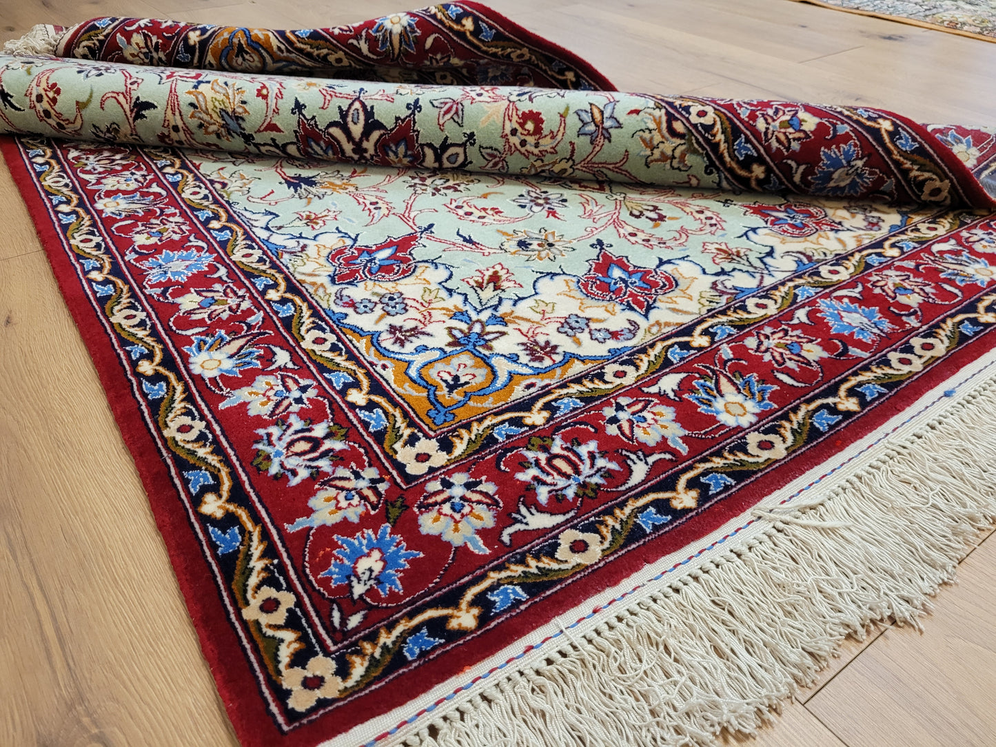 Isfahan Teppich Korkwolle Seide fein handgeknüpft