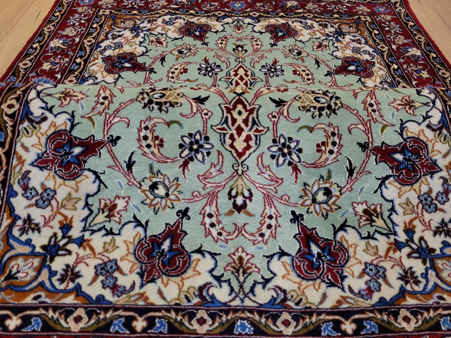 Isfahan Teppich Korkwolle Seide fein handgeknüpft