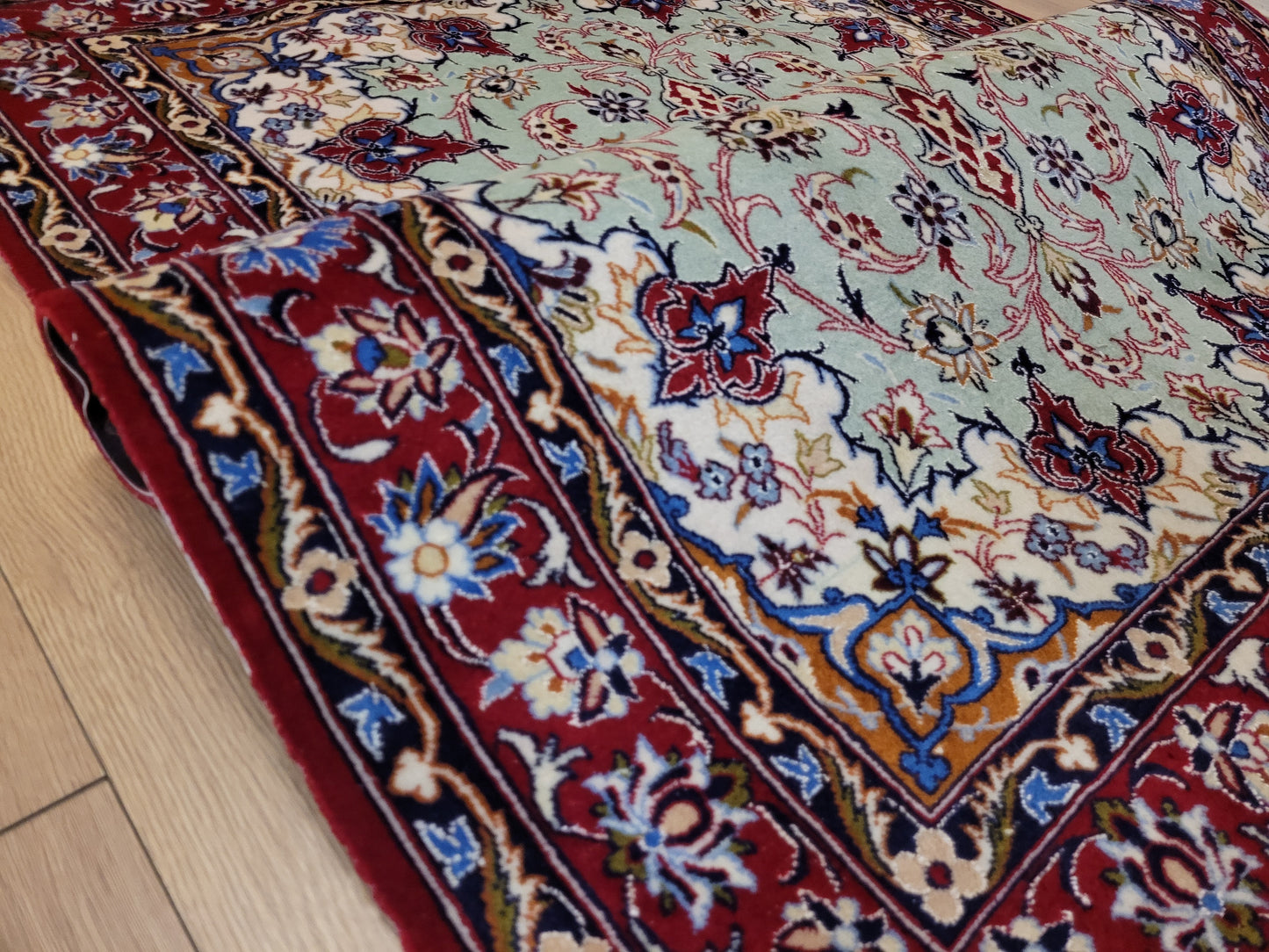 Isfahan Teppich Korkwolle Seide fein handgeknüpft