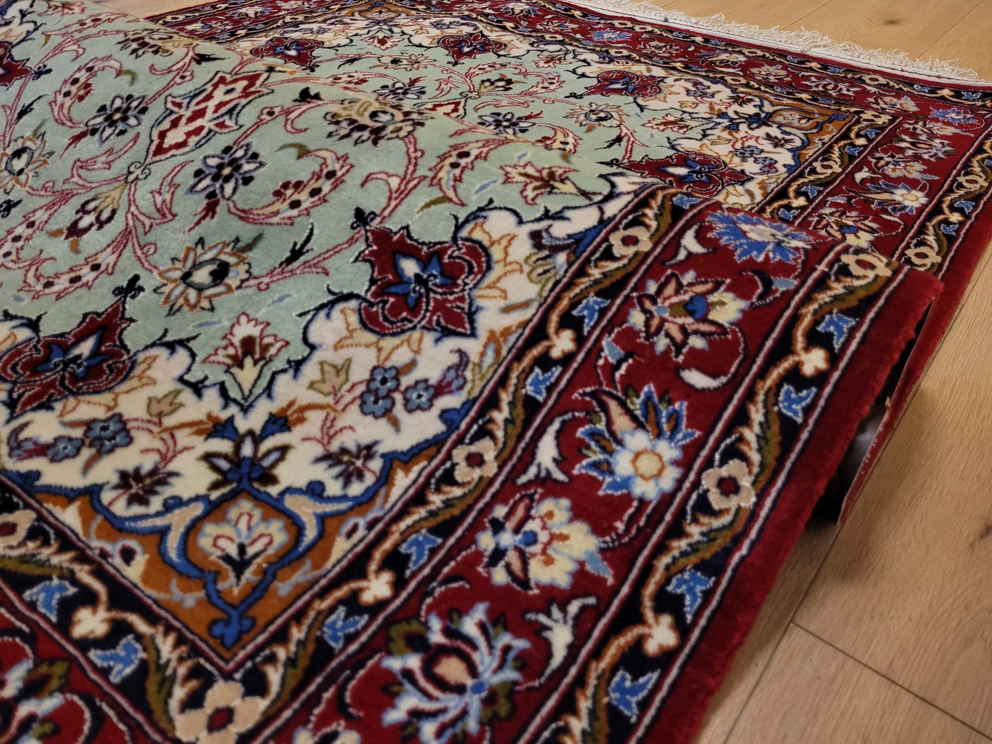 Isfahan Teppich Korkwolle Seide fein handgeknüpft