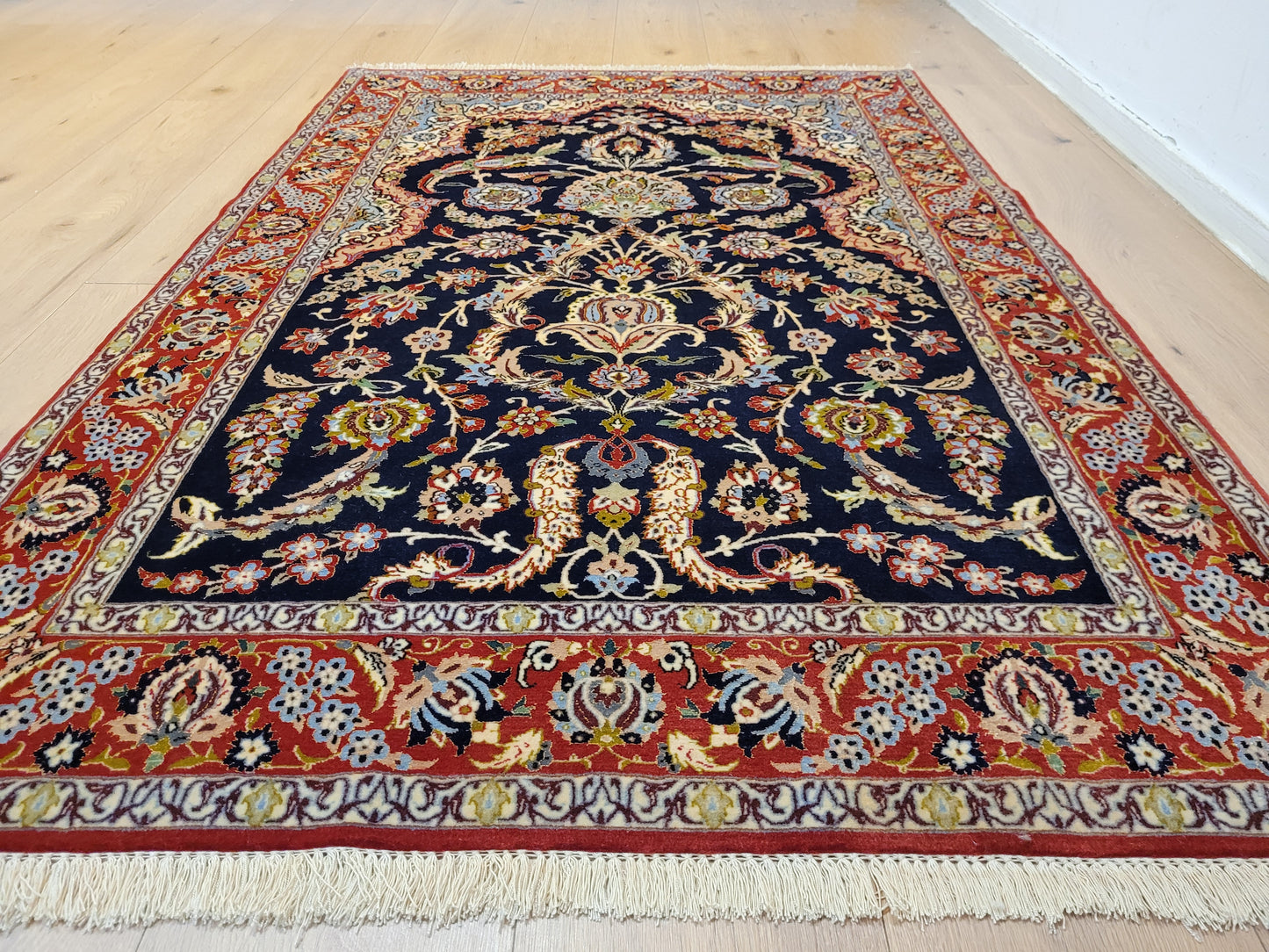 Isfahan Teppich Korkwolle Seide fein handgeknüpft 164x106 cm