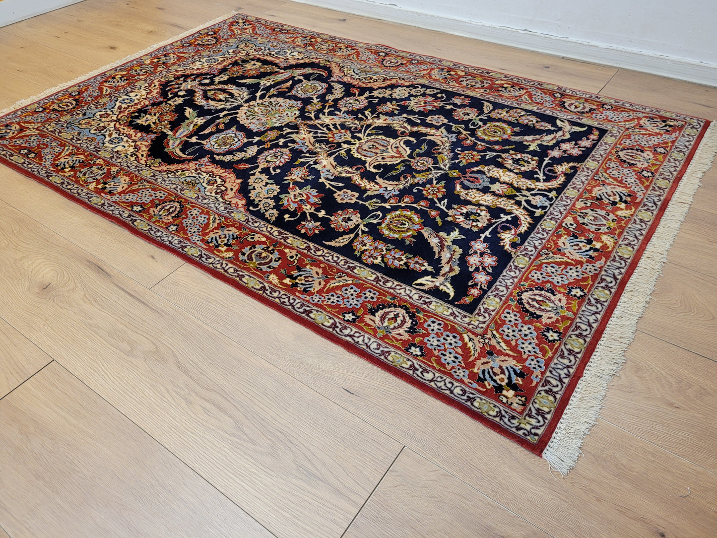 Isfahan Teppich Korkwolle Seide fein handgeknüpft 164x106 cm