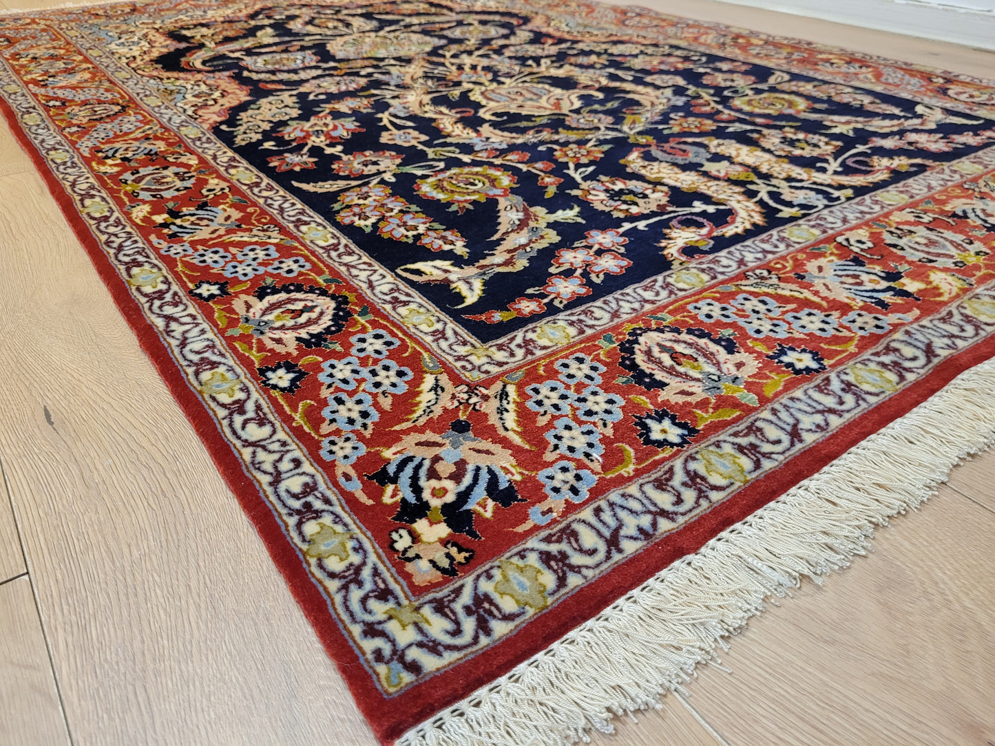 Isfahan Teppich Korkwolle Seide fein handgeknüpft 164x106 cm