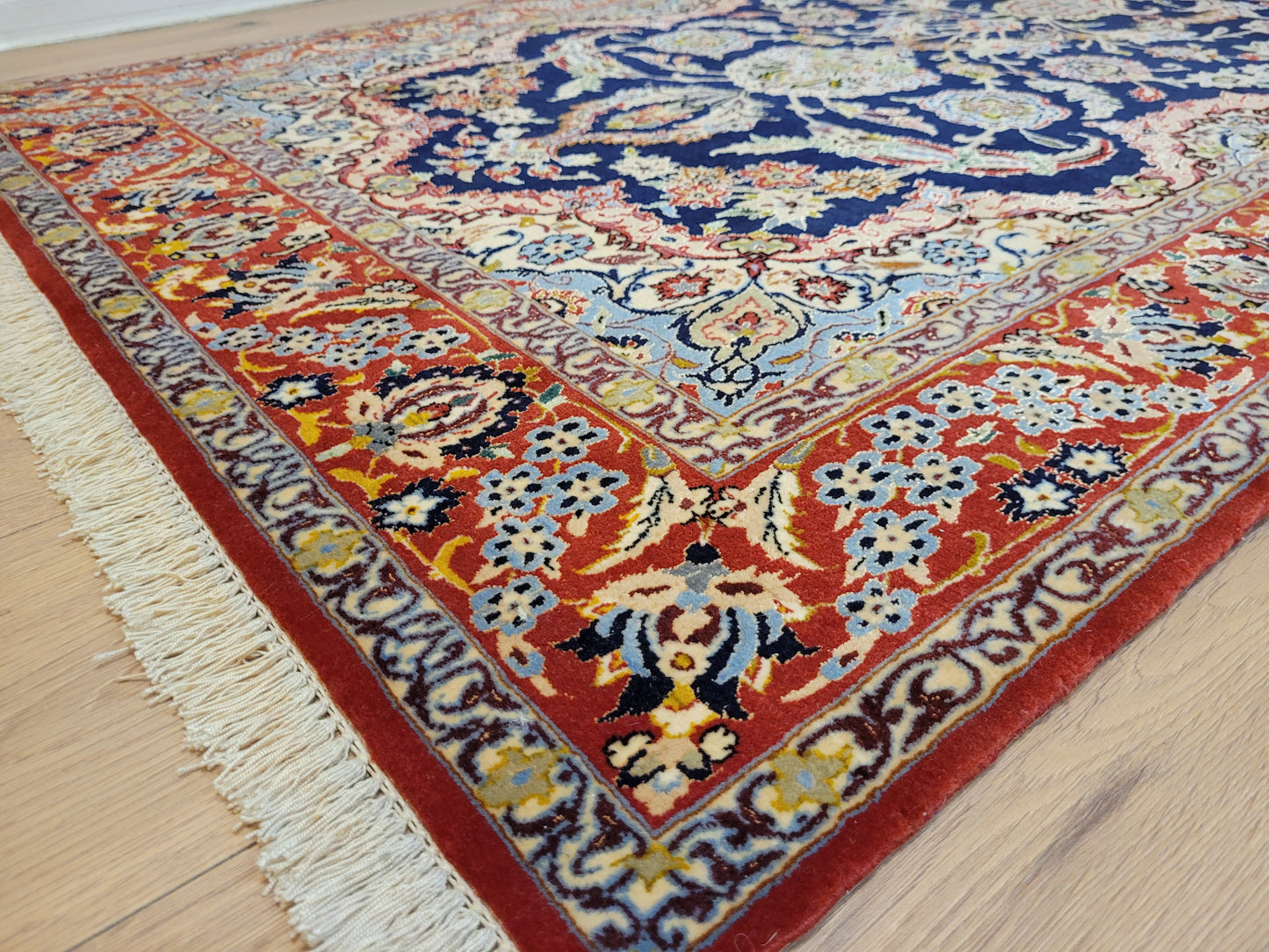 Isfahan Teppich Korkwolle Seide fein handgeknüpft 164x106 cm