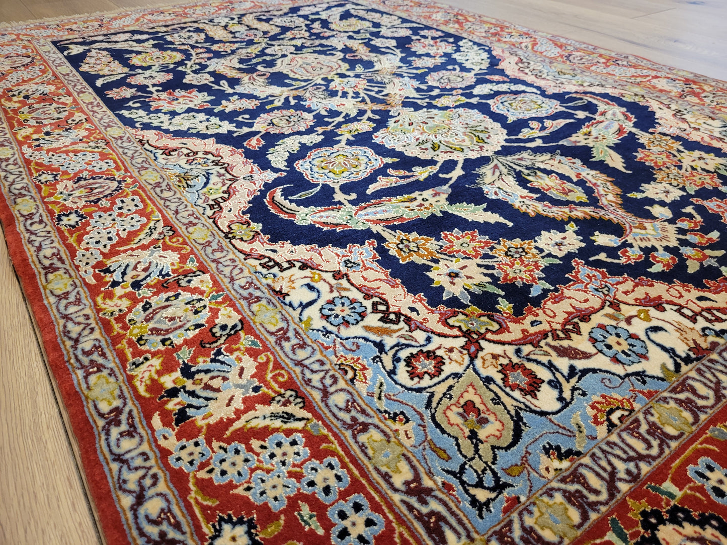 Isfahan Teppich Korkwolle Seide fein handgeknüpft 164x106 cm