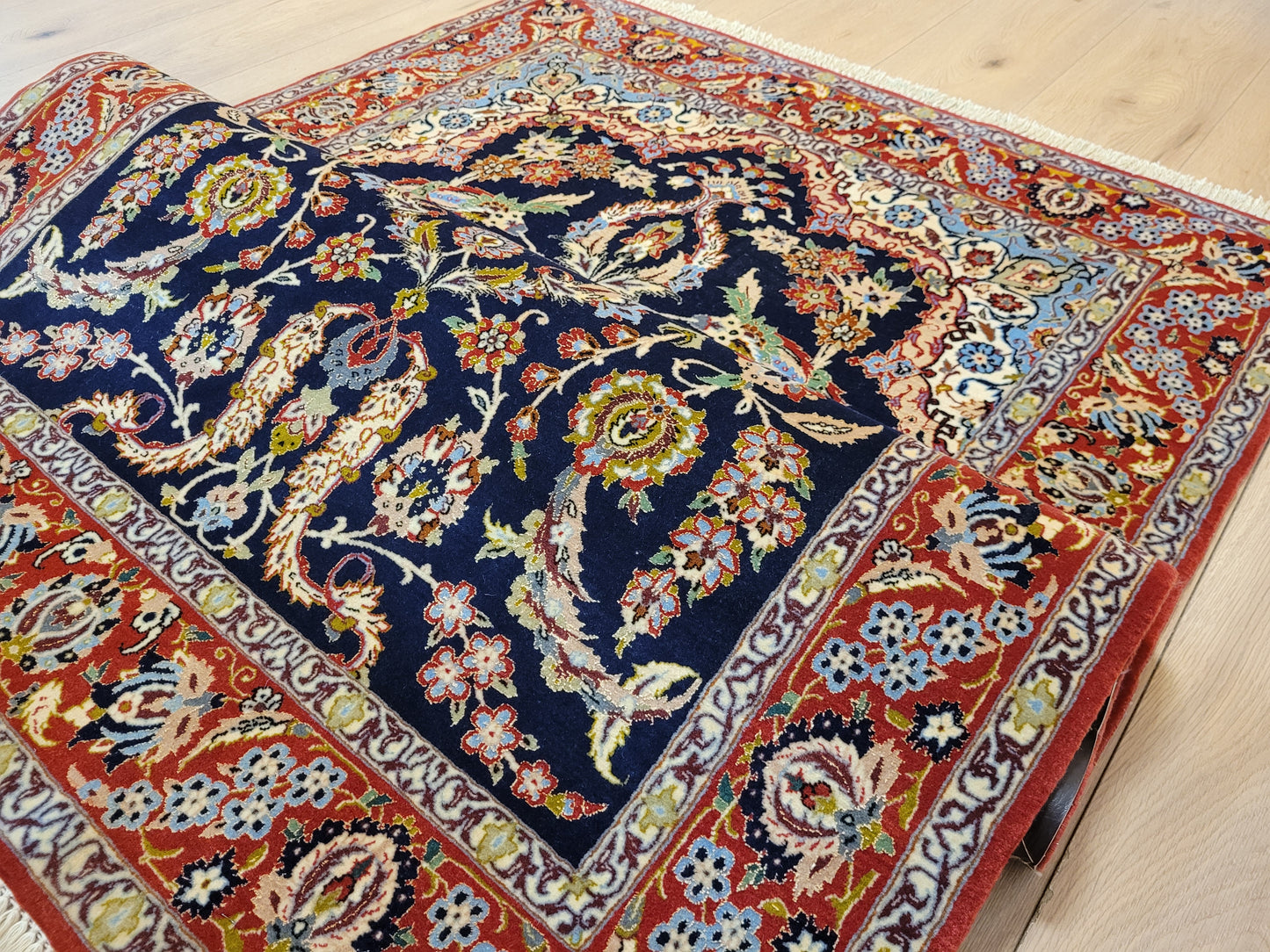 Isfahan Teppich Korkwolle Seide fein handgeknüpft 164x106 cm