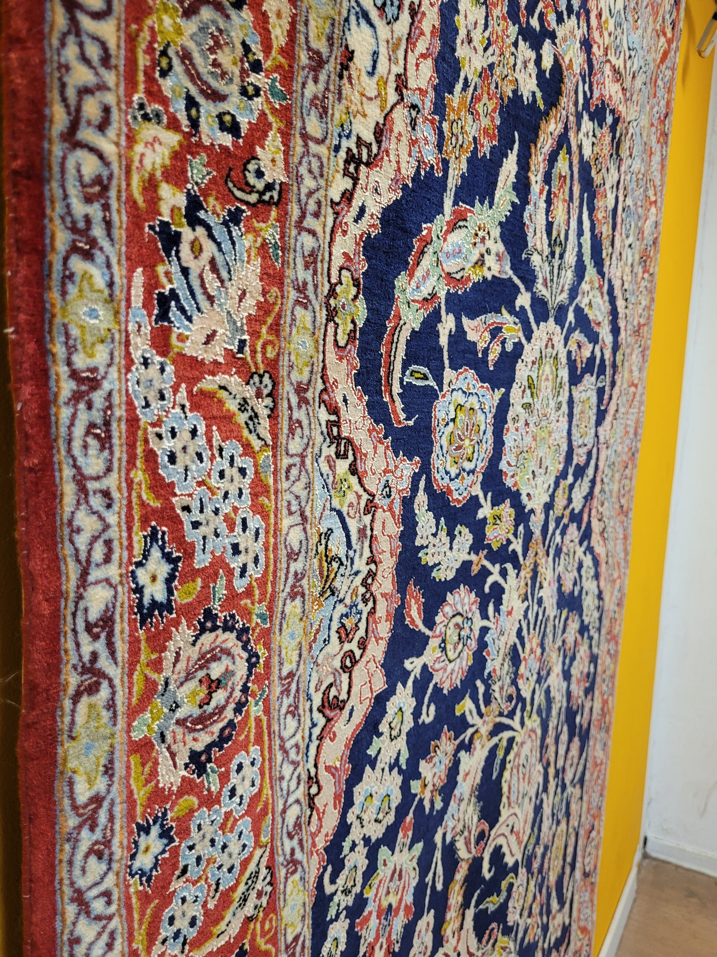 Isfahan Teppich Korkwolle Seide fein handgeknüpft 164x106 cm