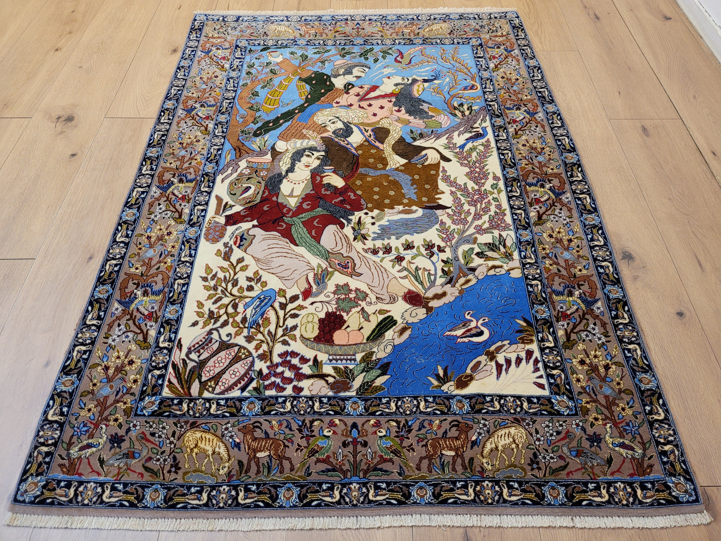 Isfahan Teppich Korkwolle Seide fein handgeknüpft figürlich 156x110 cm