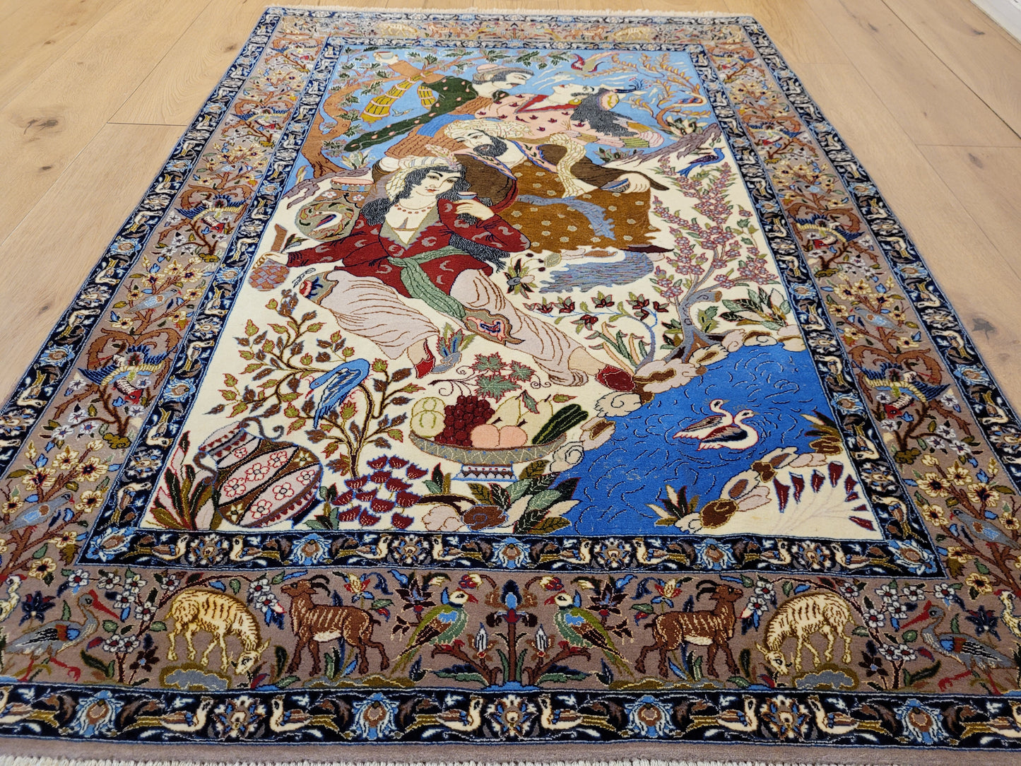 Isfahan Teppich Korkwolle Seide fein handgeknüpft figürlich 156x110 cm