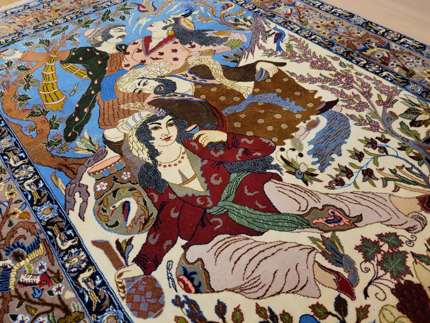 Isfahan Teppich Korkwolle Seide fein handgeknüpft figürlich 156x110 cm