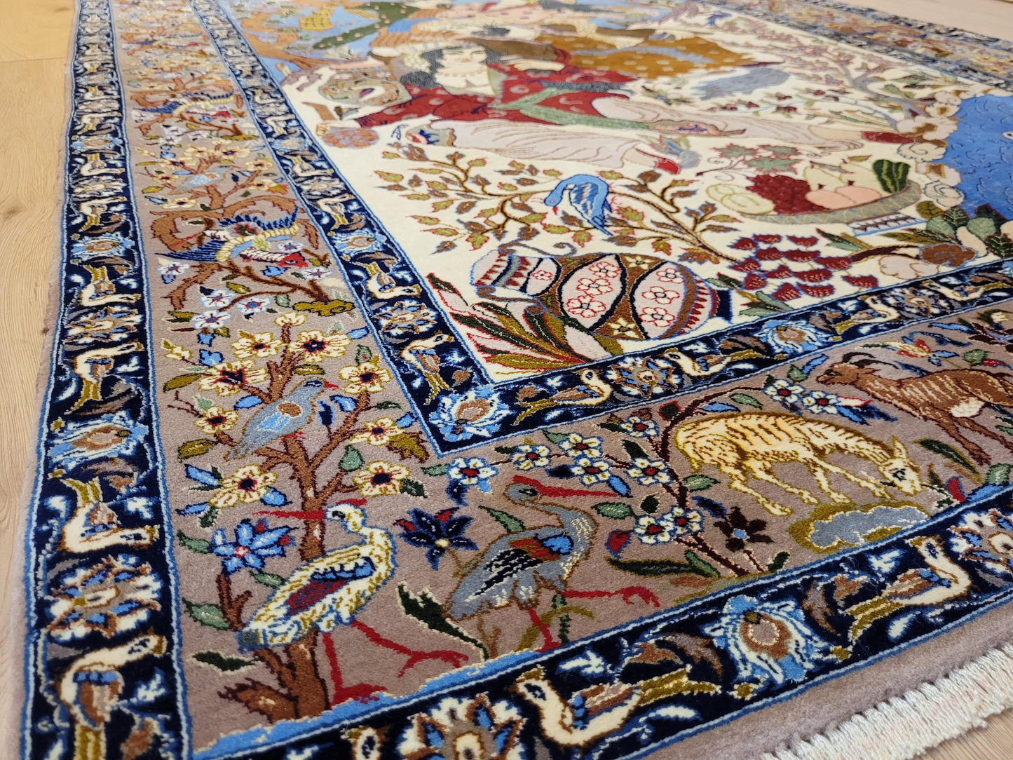 Isfahan Teppich Korkwolle Seide fein handgeknüpft figürlich 156x110 cm