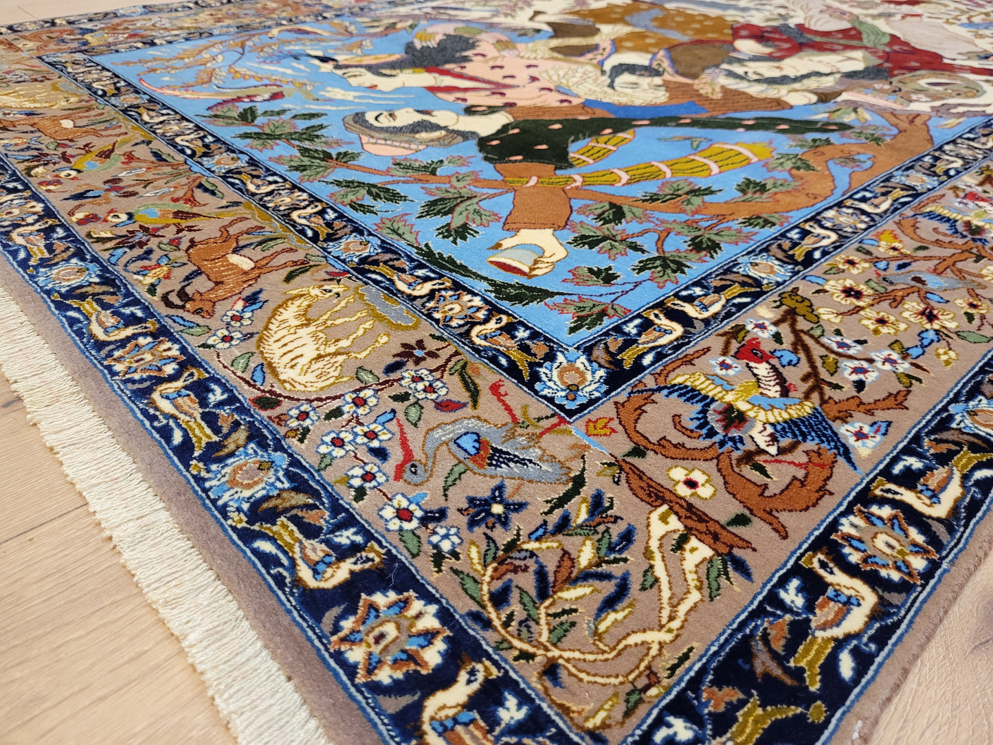 Isfahan Teppich Korkwolle Seide fein handgeknüpft figürlich 156x110 cm