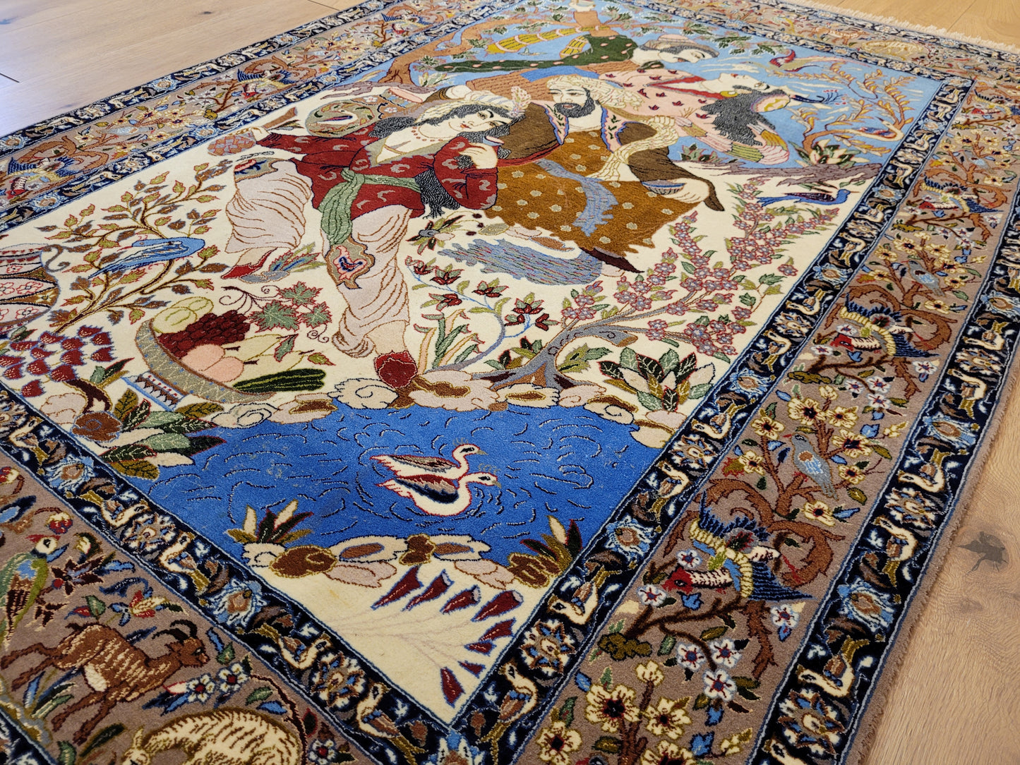 Isfahan Teppich Korkwolle Seide fein handgeknüpft figürlich 156x110 cm