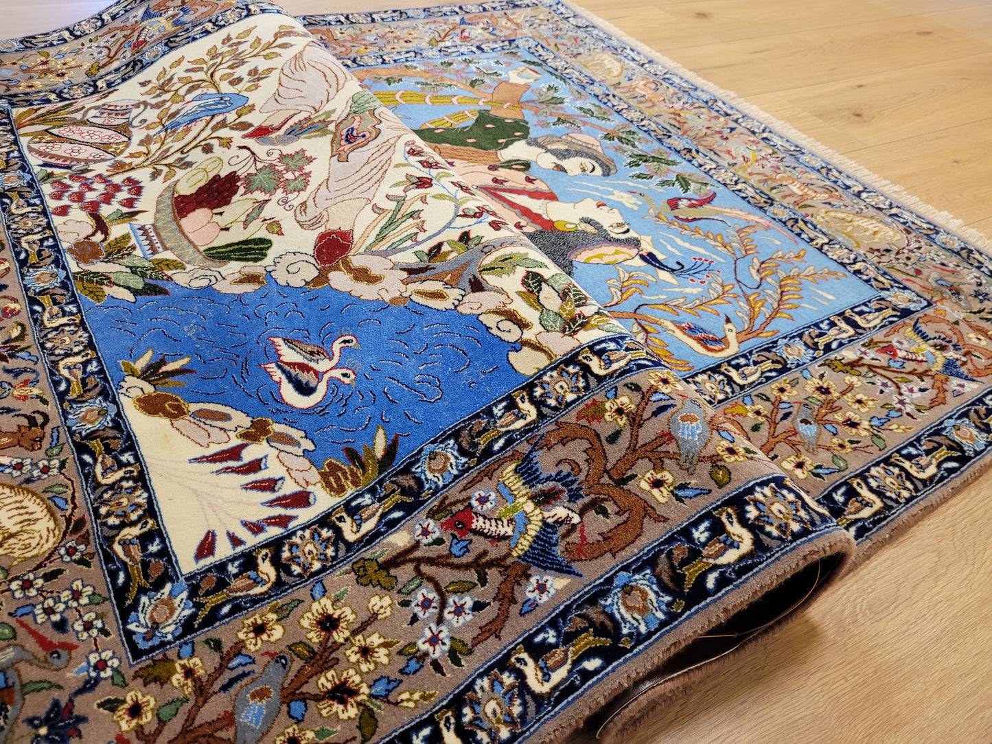 Isfahan Teppich Korkwolle Seide fein handgeknüpft figürlich 156x110 cm