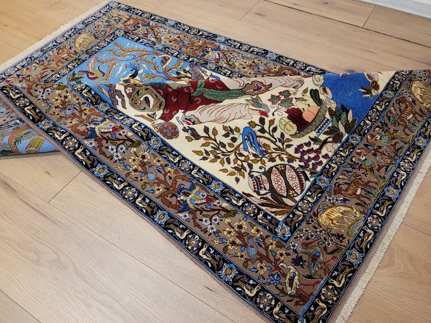 Isfahan Teppich Korkwolle Seide fein handgeknüpft figürlich 156x110 cm