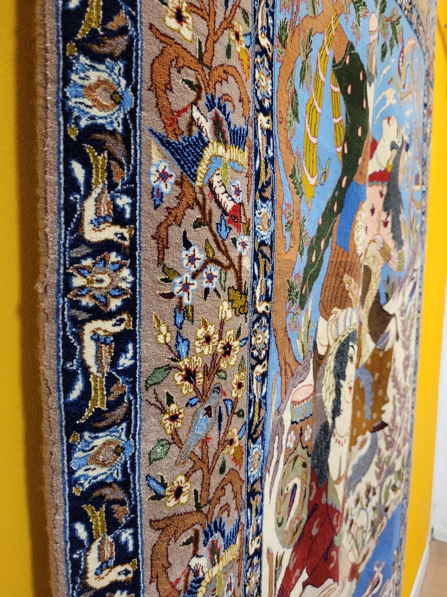 Isfahan Teppich Korkwolle Seide fein handgeknüpft figürlich 156x110 cm