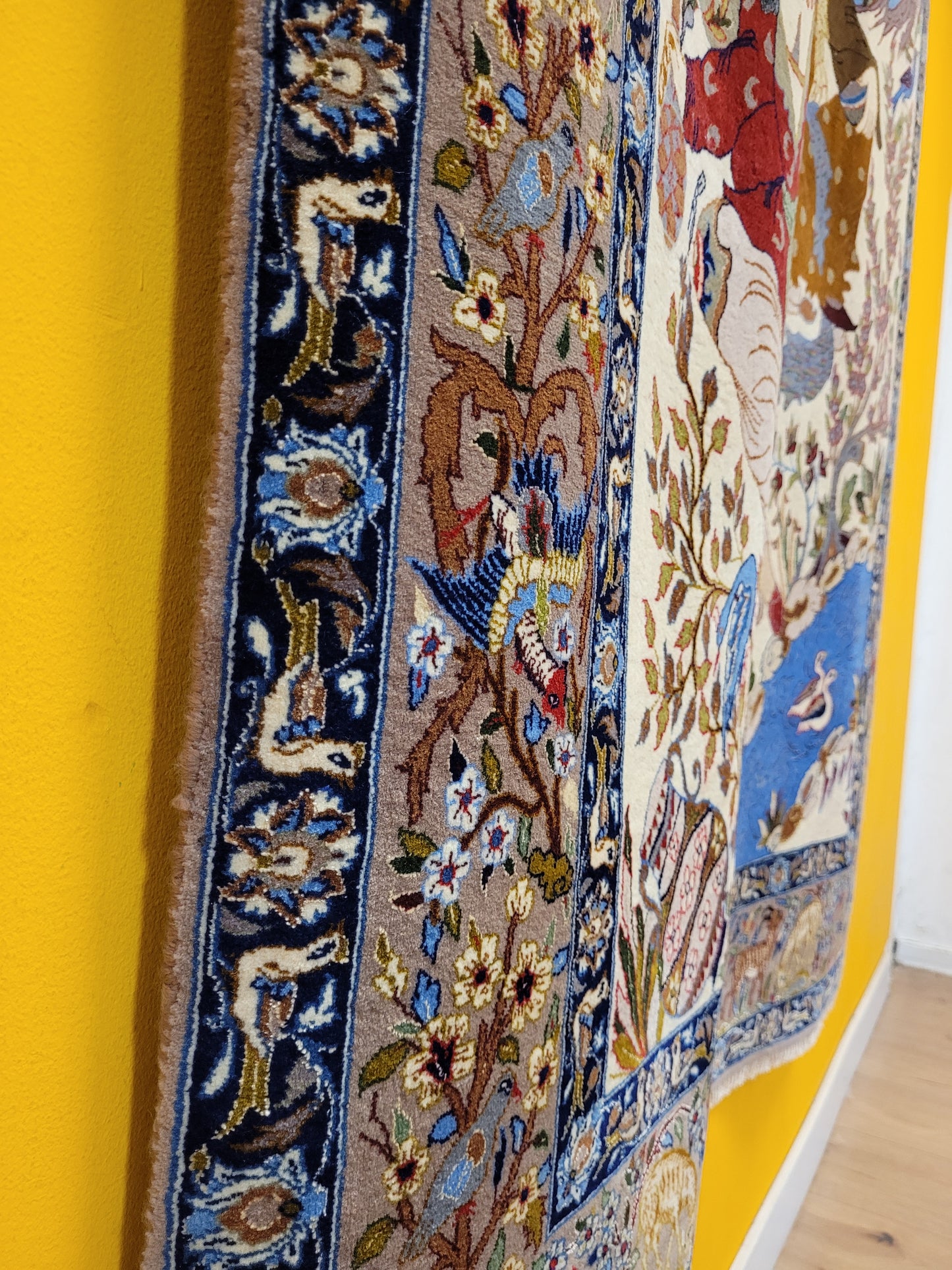 Isfahan Teppich Korkwolle Seide fein handgeknüpft figürlich 156x110 cm