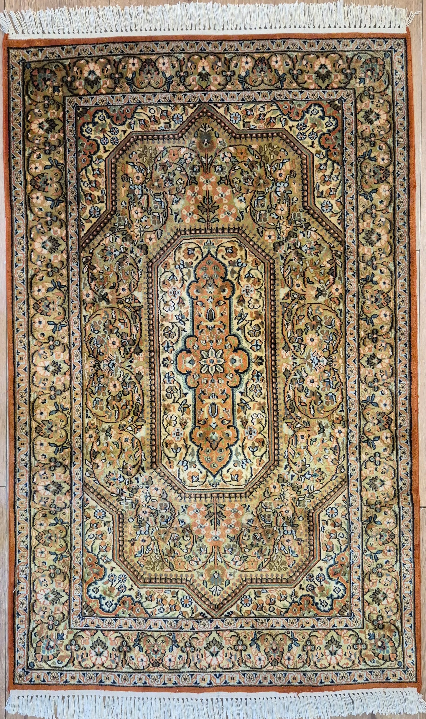 Kaschmir Seidenteppich Naturseide Medaillon fein