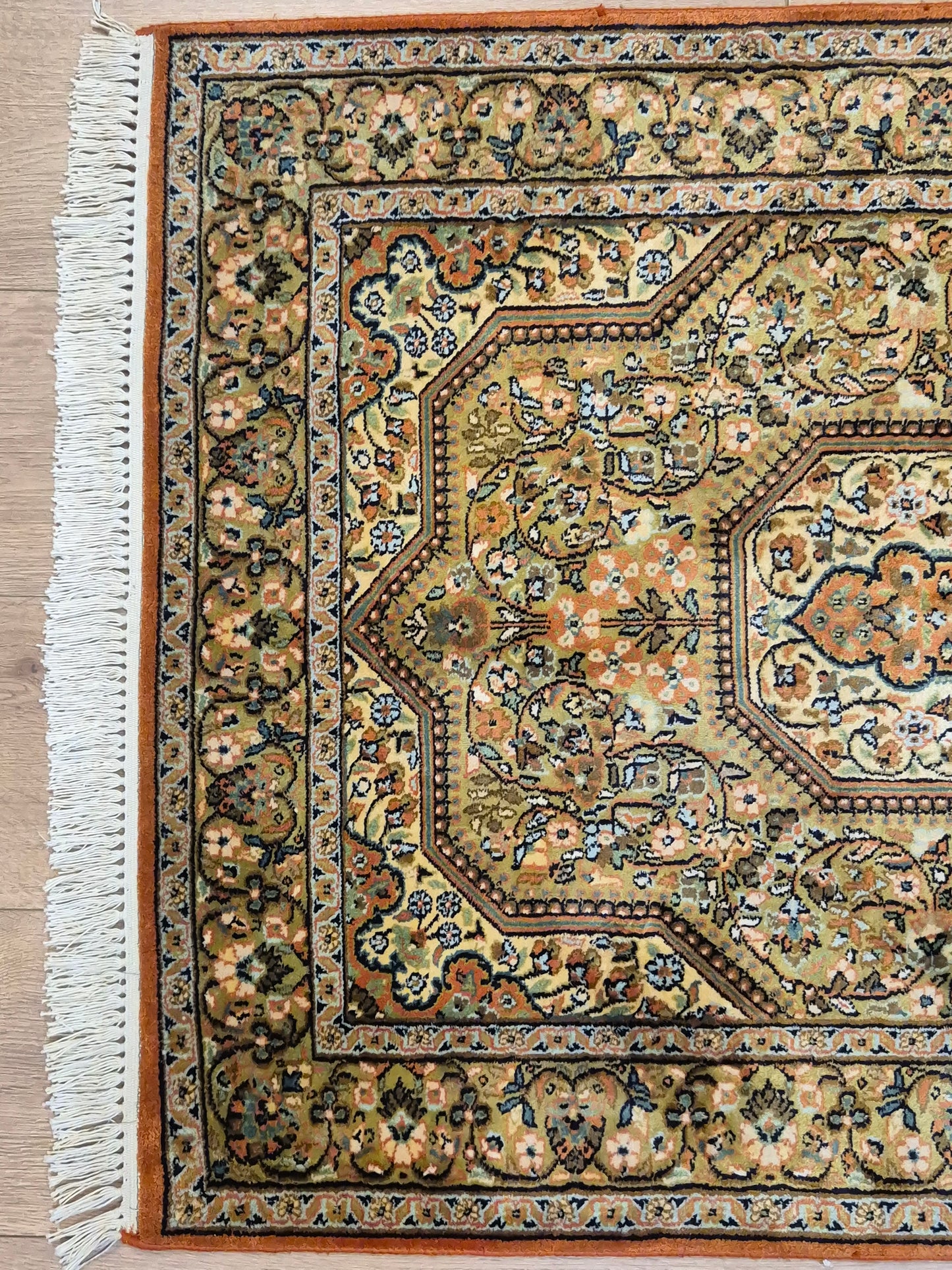 Kaschmir Seidenteppich Naturseide Medaillon fein