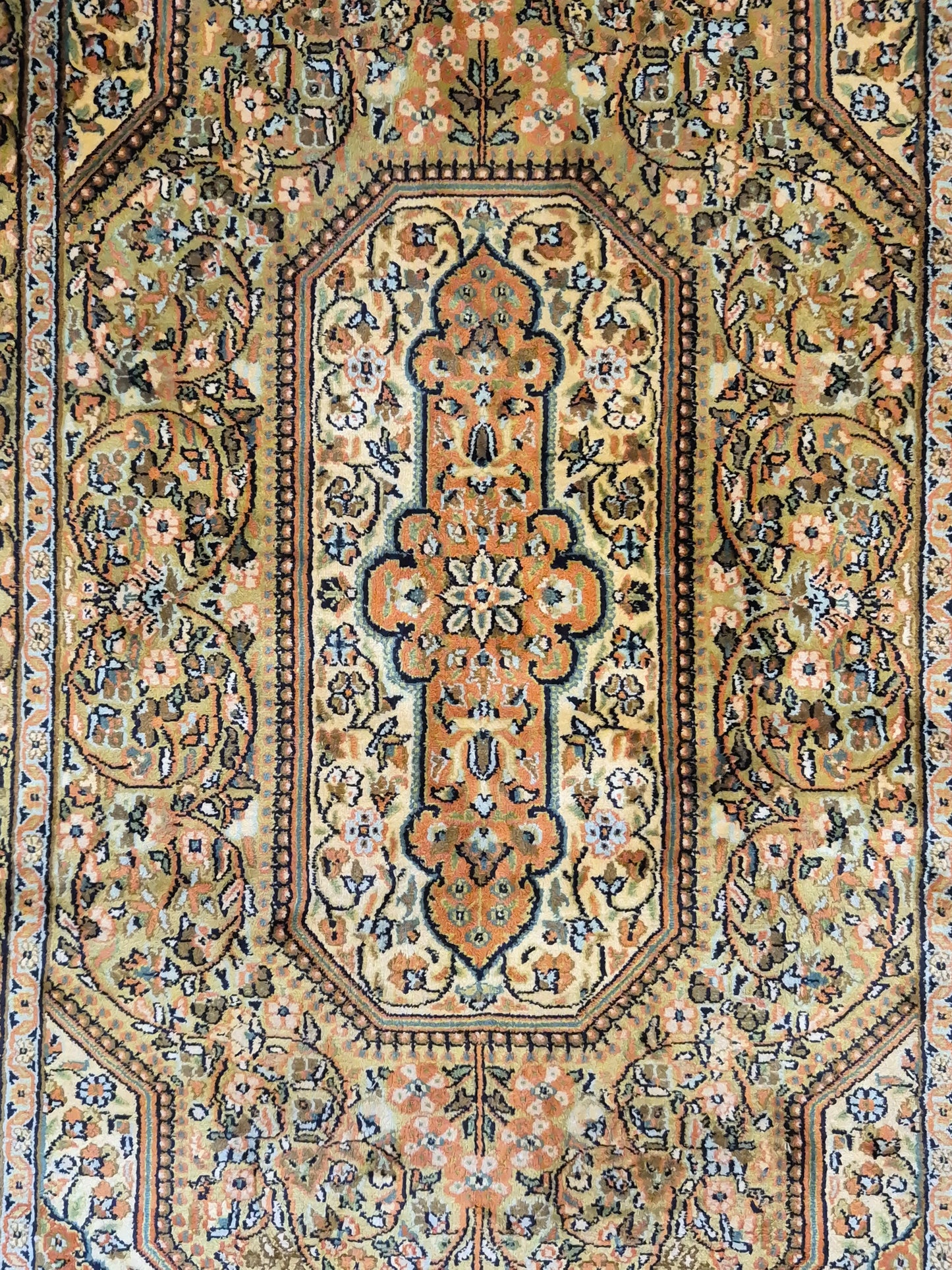 Kaschmir Seidenteppich Naturseide Medaillon fein