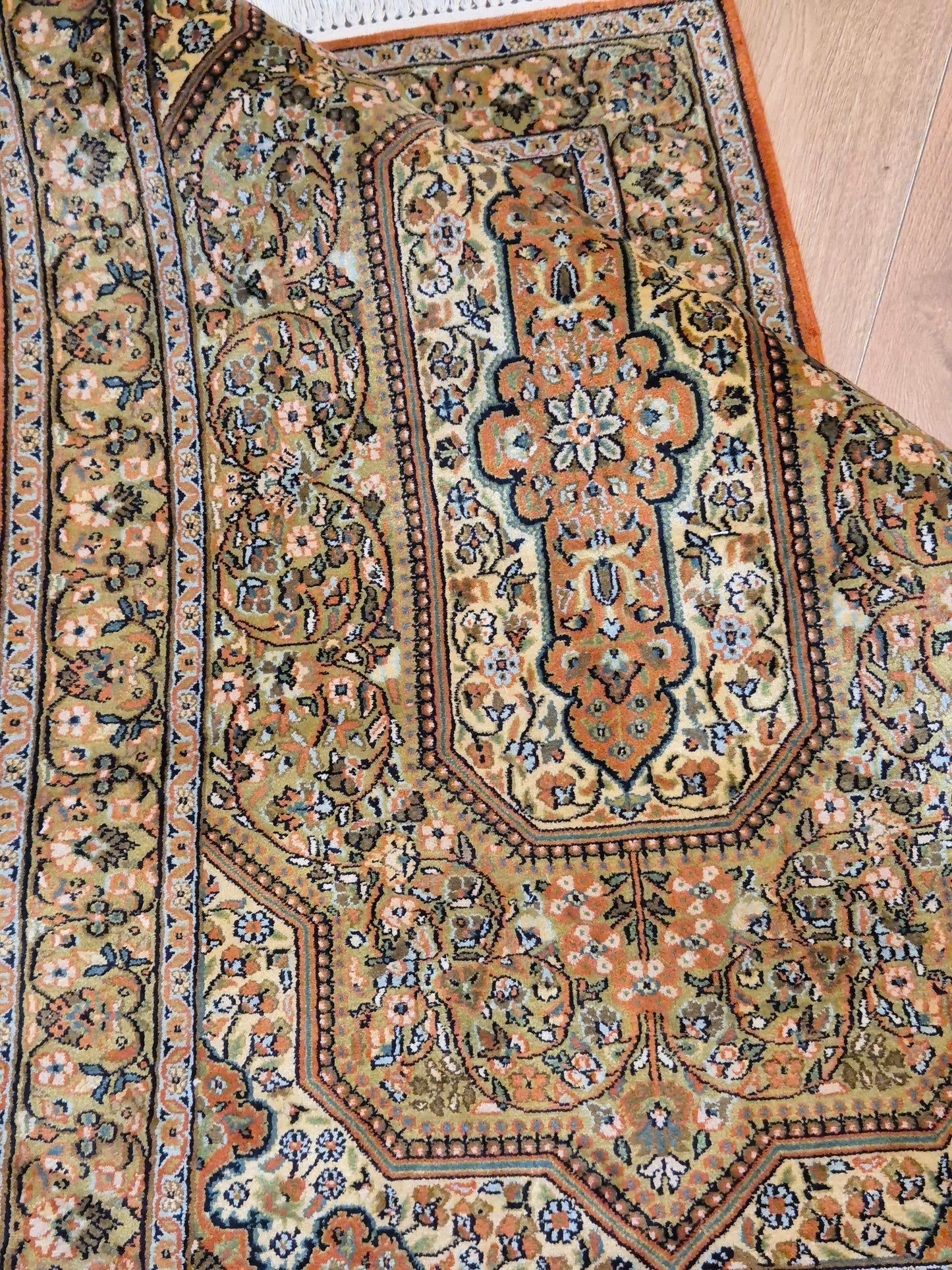 Kaschmir Seidenteppich Naturseide Medaillon fein