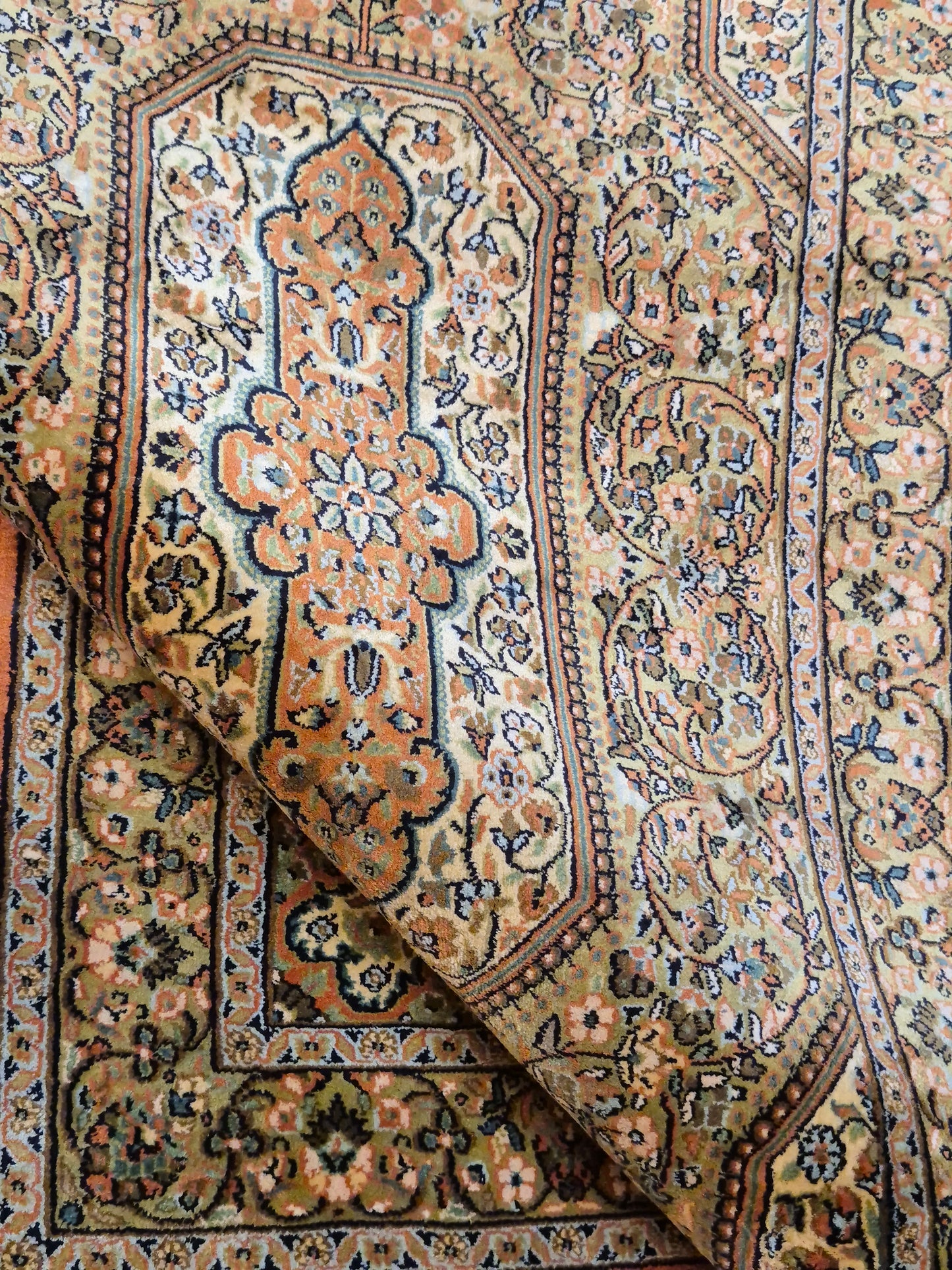 Kaschmir Seidenteppich Naturseide Medaillon fein