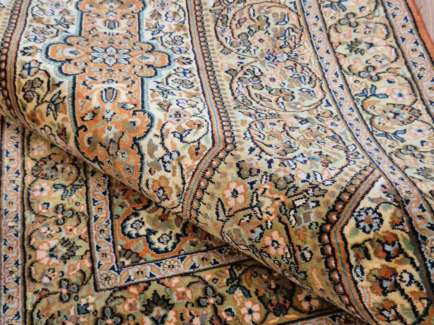 Kaschmir Seidenteppich Naturseide Medaillon fein